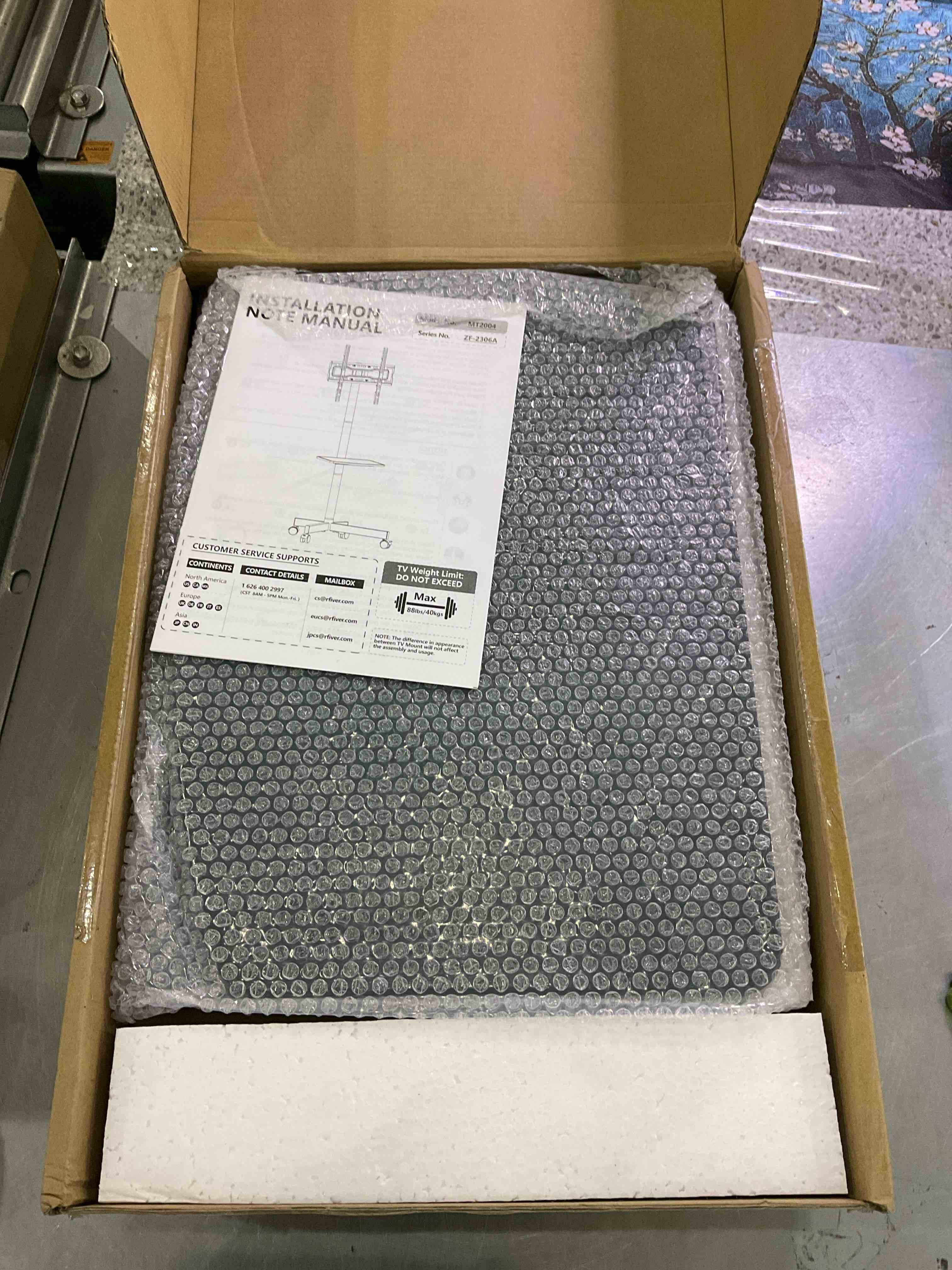 https://s3.amazonaws.com/lotting-images-prod/BargainHunt/EXS01268217_1709666908689.jpeg