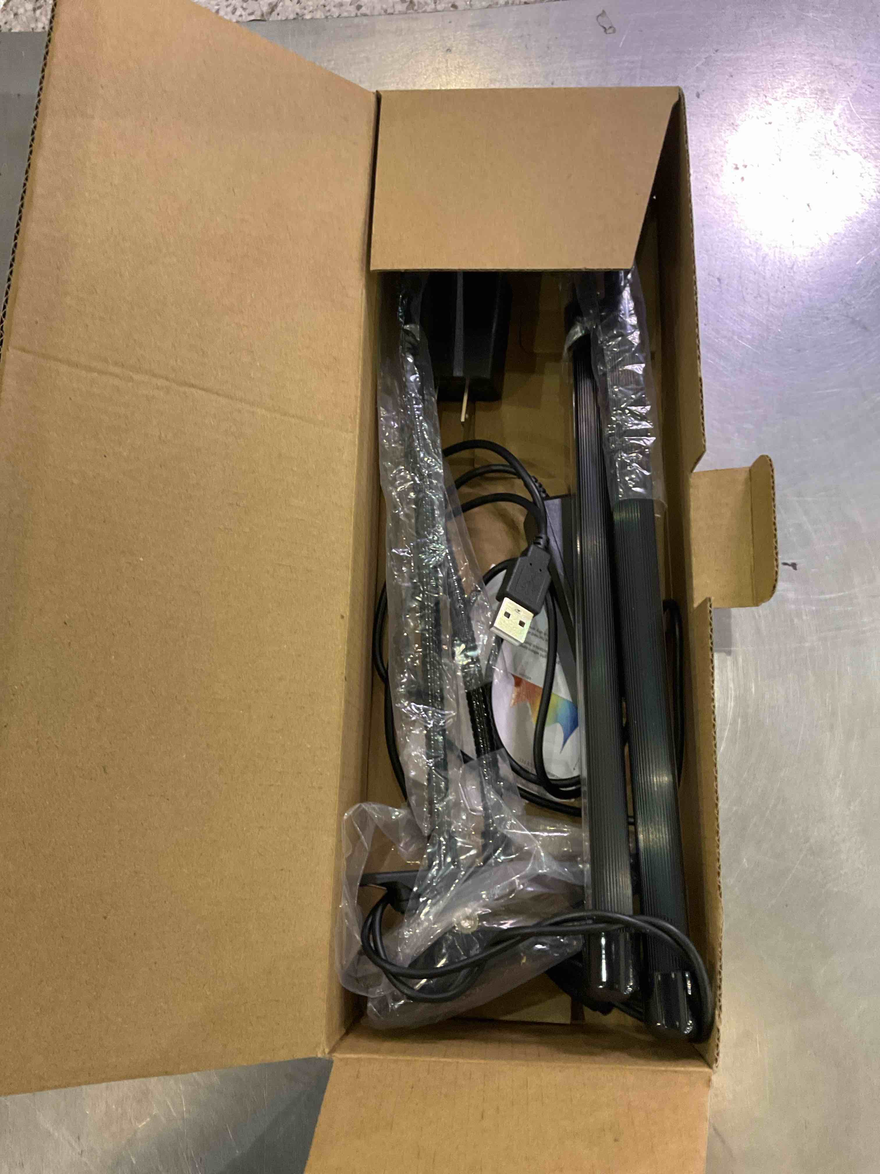 https://s3.amazonaws.com/lotting-images-prod/BargainHunt/EXS01268233_1709668785255.jpeg