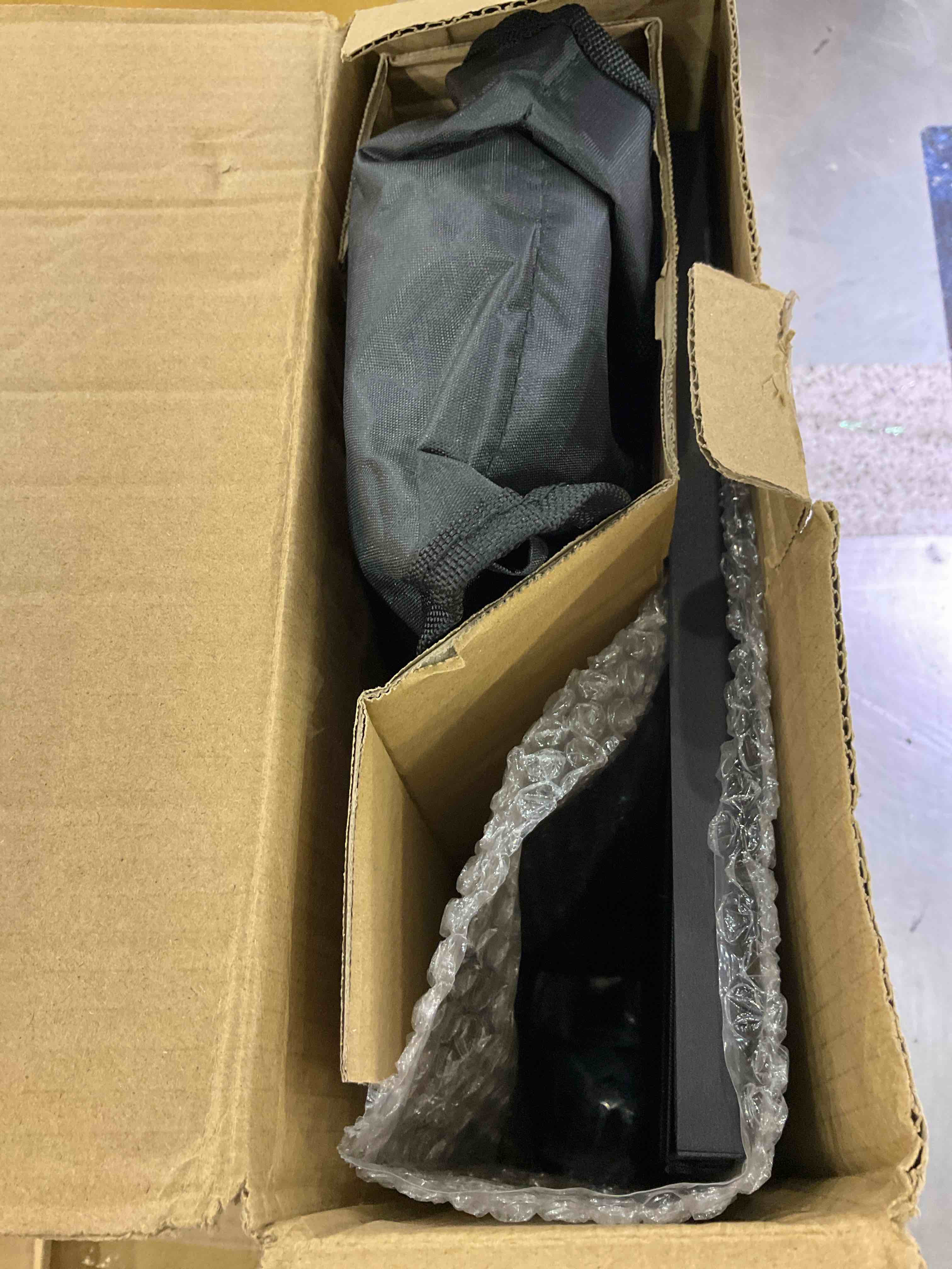 https://s3.amazonaws.com/lotting-images-prod/BargainHunt/EXS01268235_1709668873417.jpeg