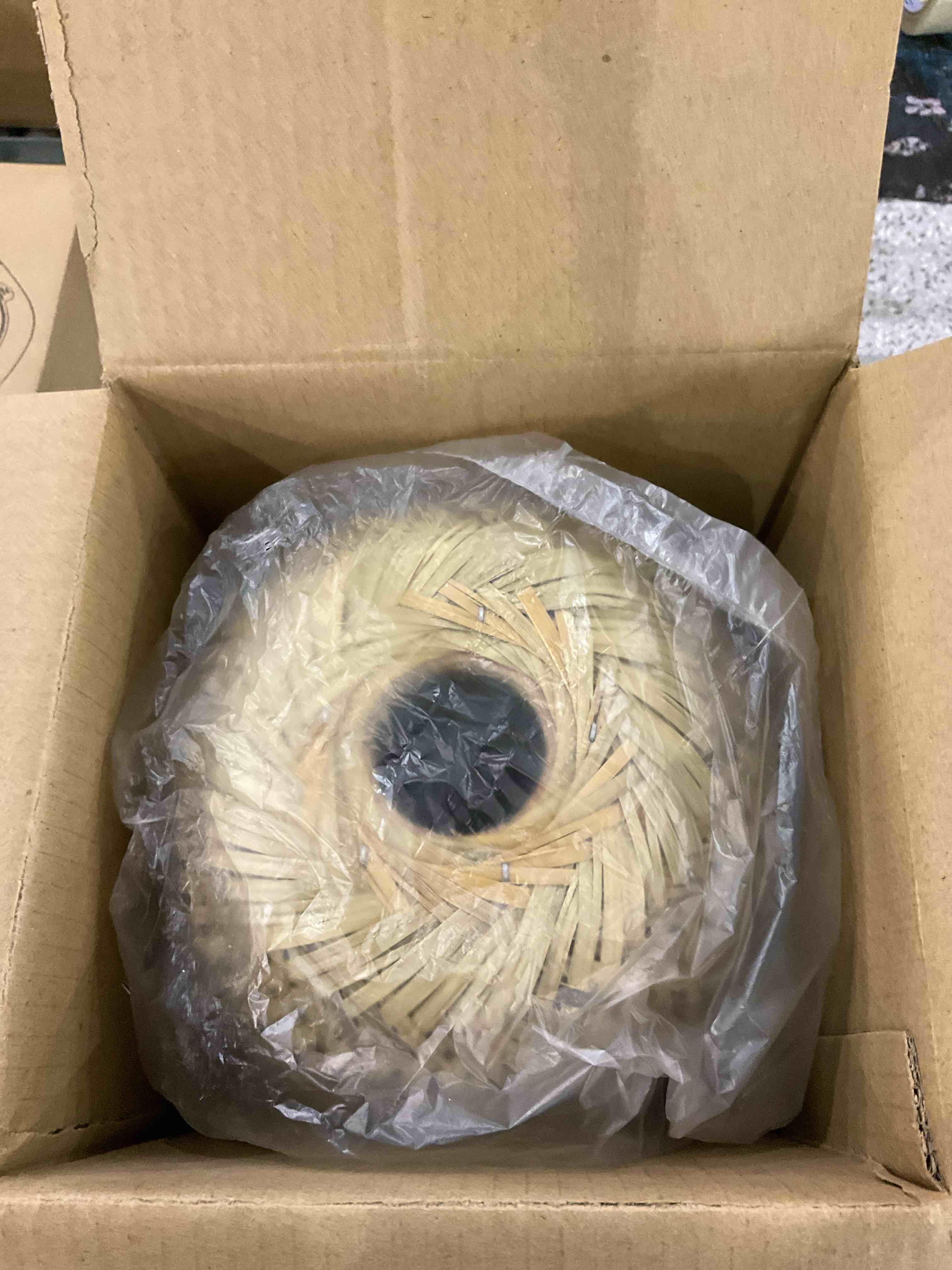 https://s3.amazonaws.com/lotting-images-prod/BargainHunt/EXS01268252_1709727201908.jpeg