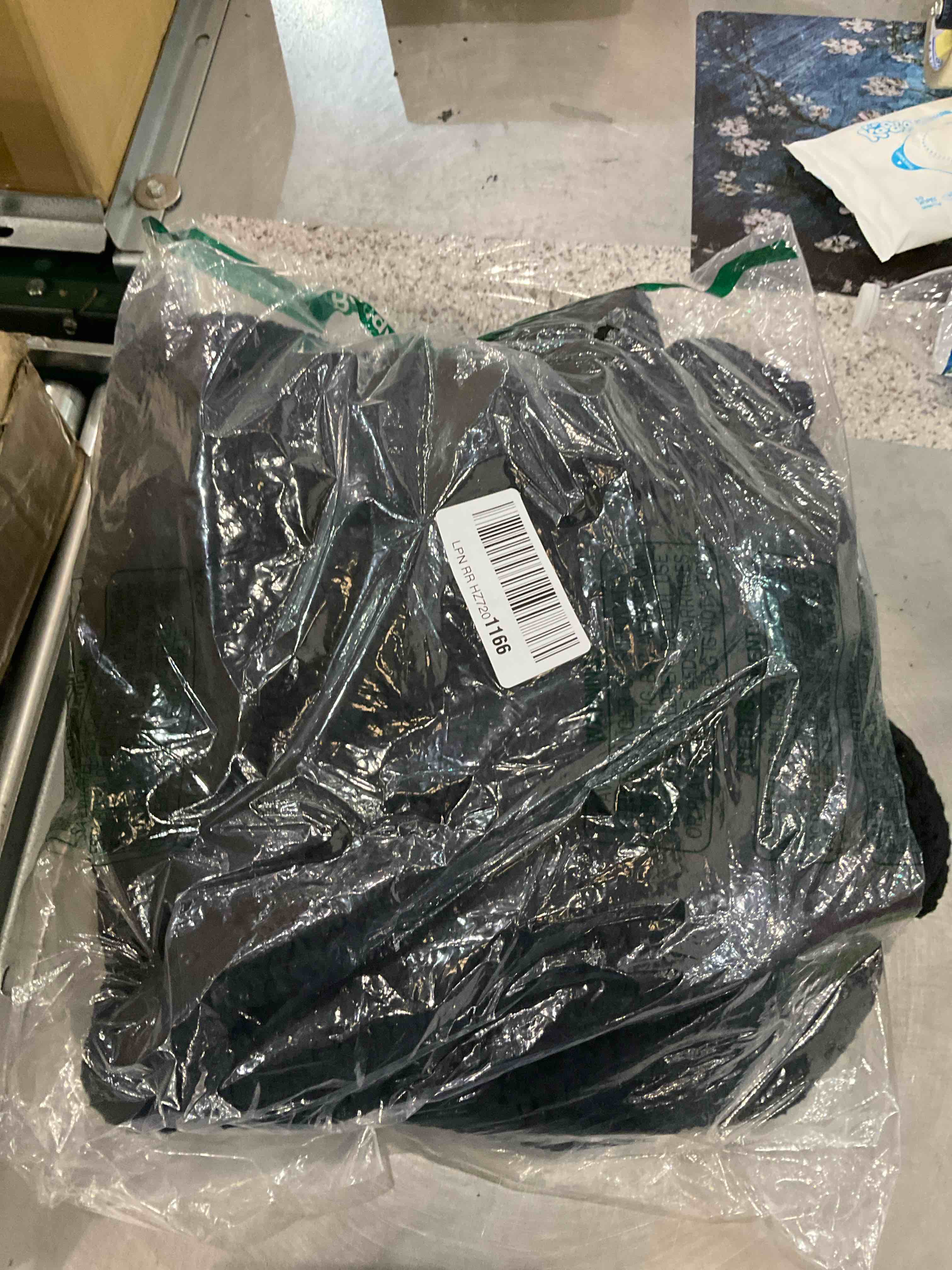 https://s3.amazonaws.com/lotting-images-prod/BargainHunt/EXS01268311_1709737600434.jpeg