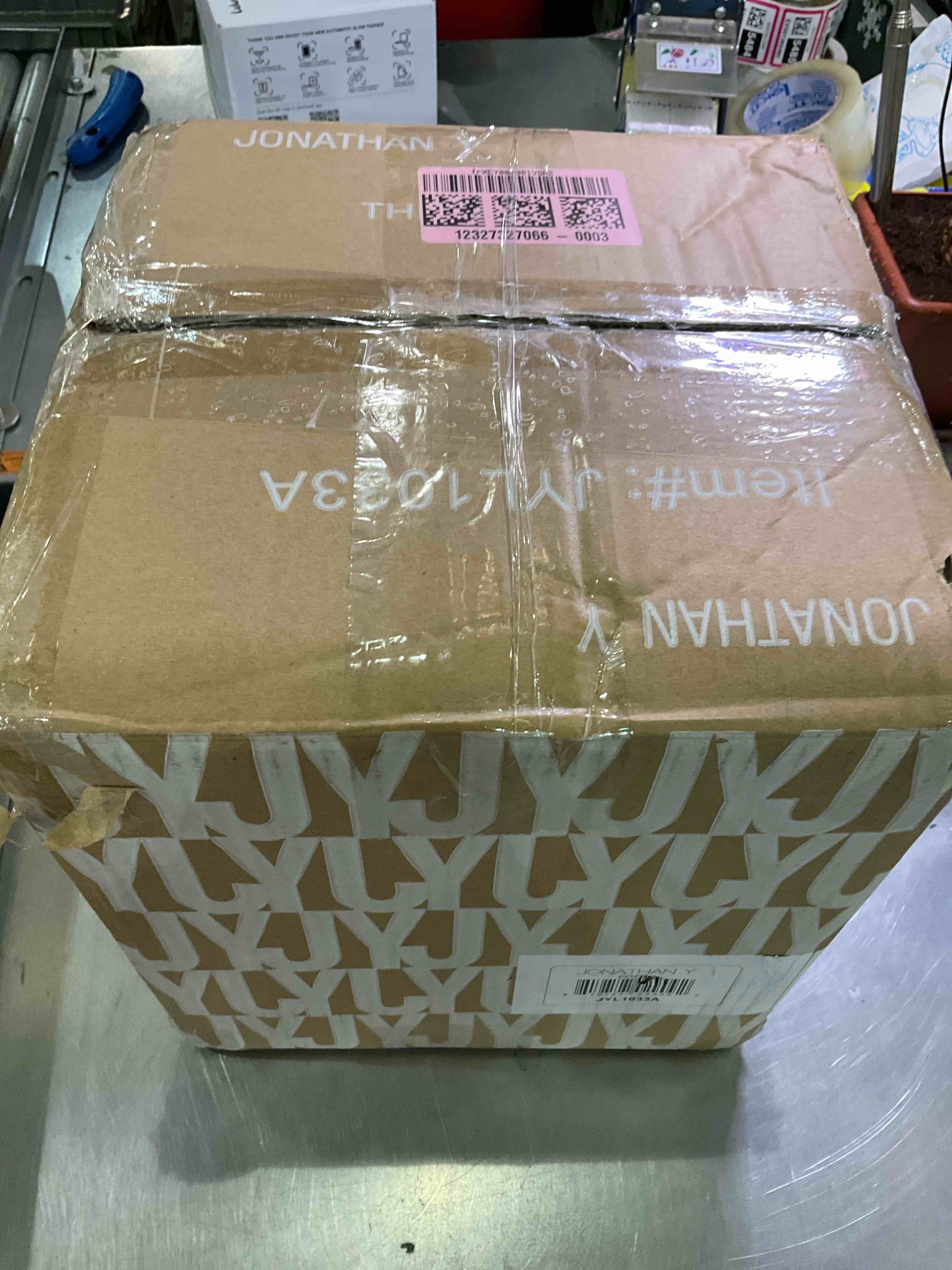https://s3.amazonaws.com/lotting-images-prod/BargainHunt/EXS01268436_1709827434296.jpeg