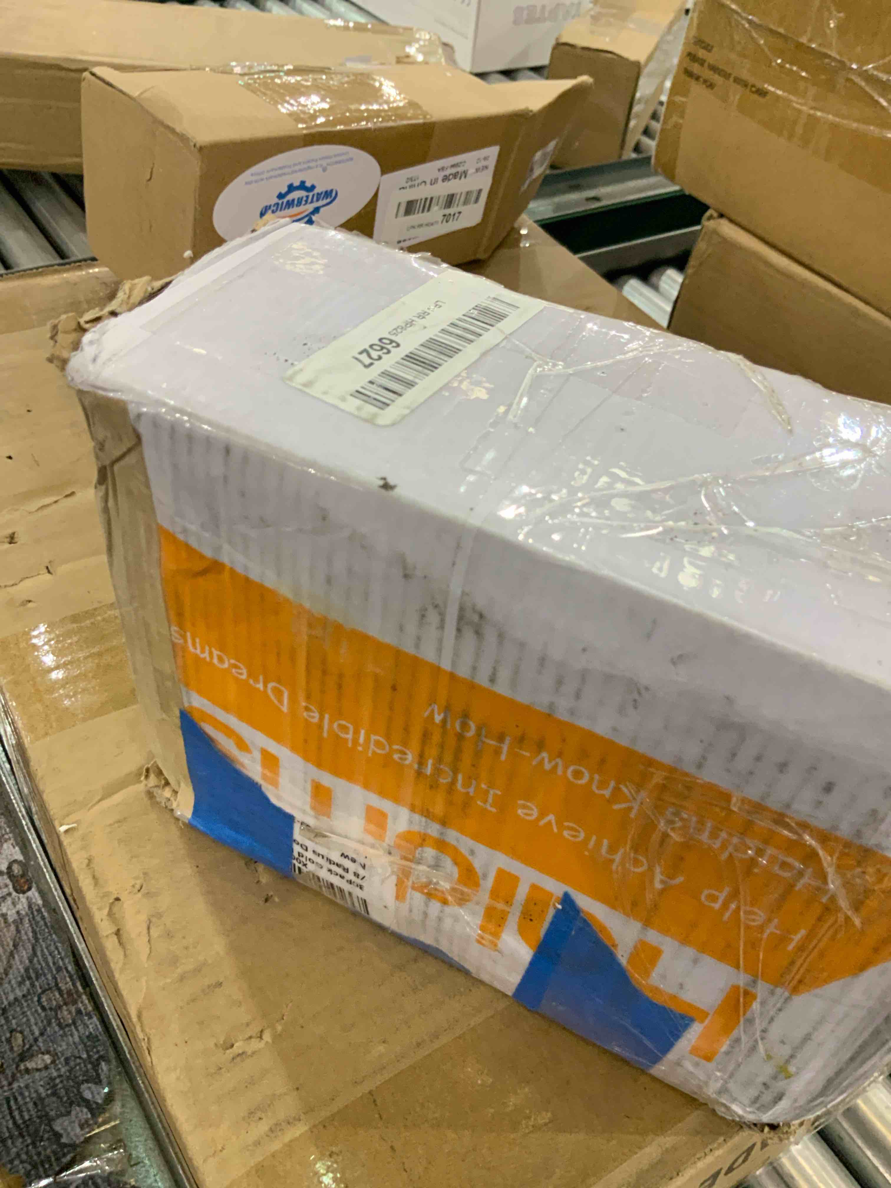 https://s3.amazonaws.com/lotting-images-prod/BargainHunt/EXS01268777_1711475462240.jpeg
