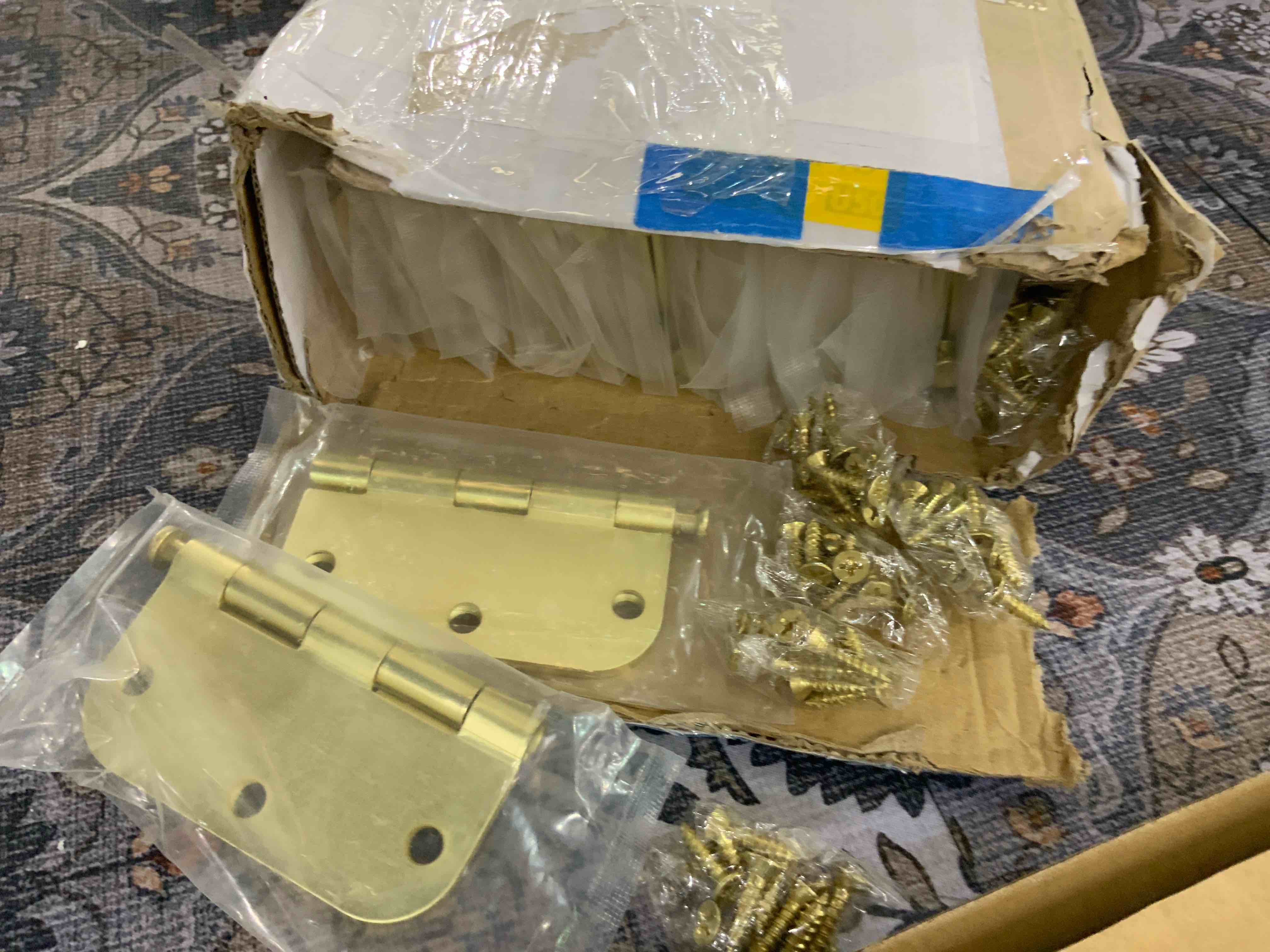 https://s3.amazonaws.com/lotting-images-prod/BargainHunt/EXS01268777_1711475473119.jpeg