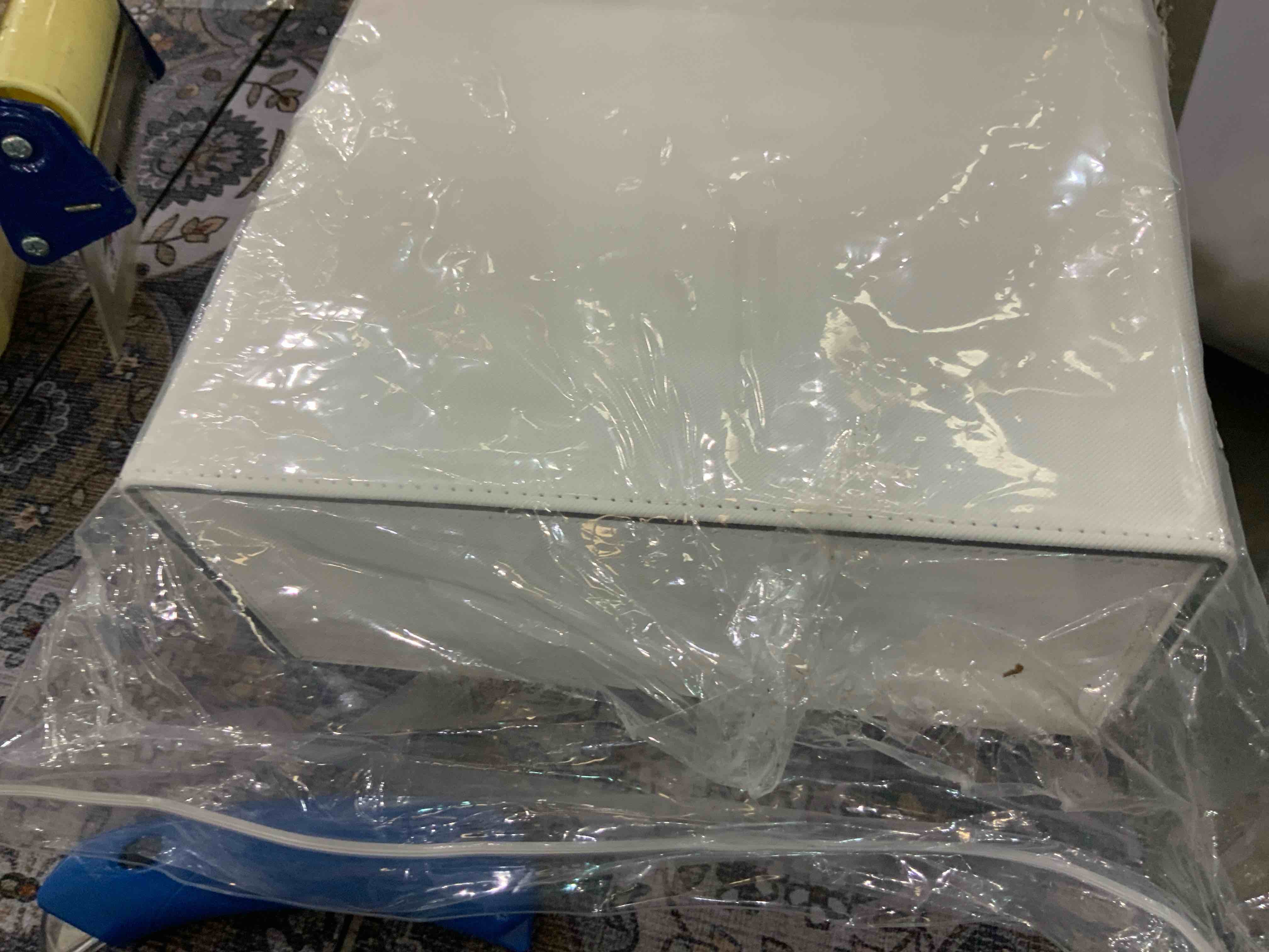 https://s3.amazonaws.com/lotting-images-prod/BargainHunt/EXS01268784_1711477670501.jpeg