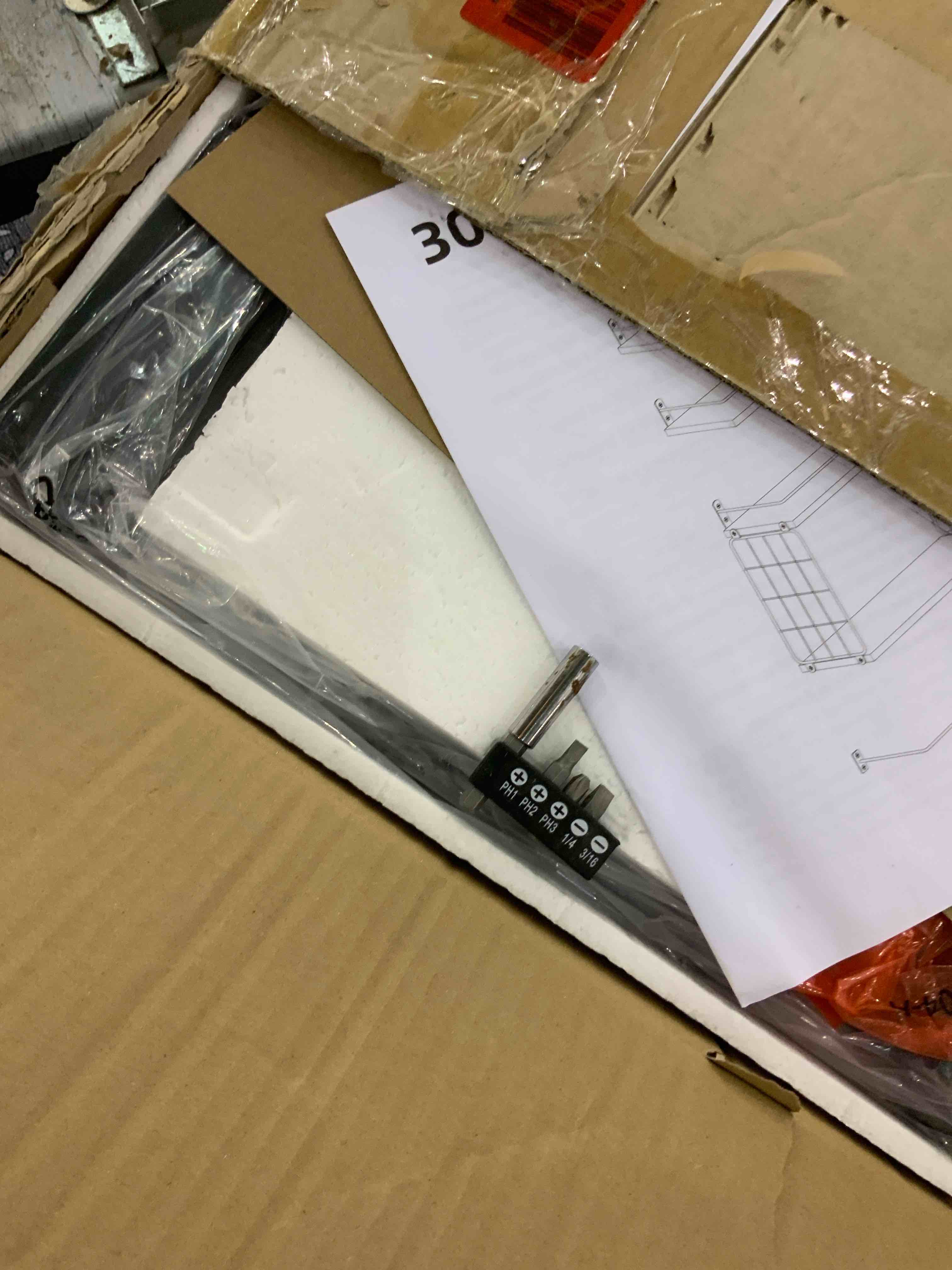 https://s3.amazonaws.com/lotting-images-prod/BargainHunt/EXS01268865_1711543901127.jpeg
