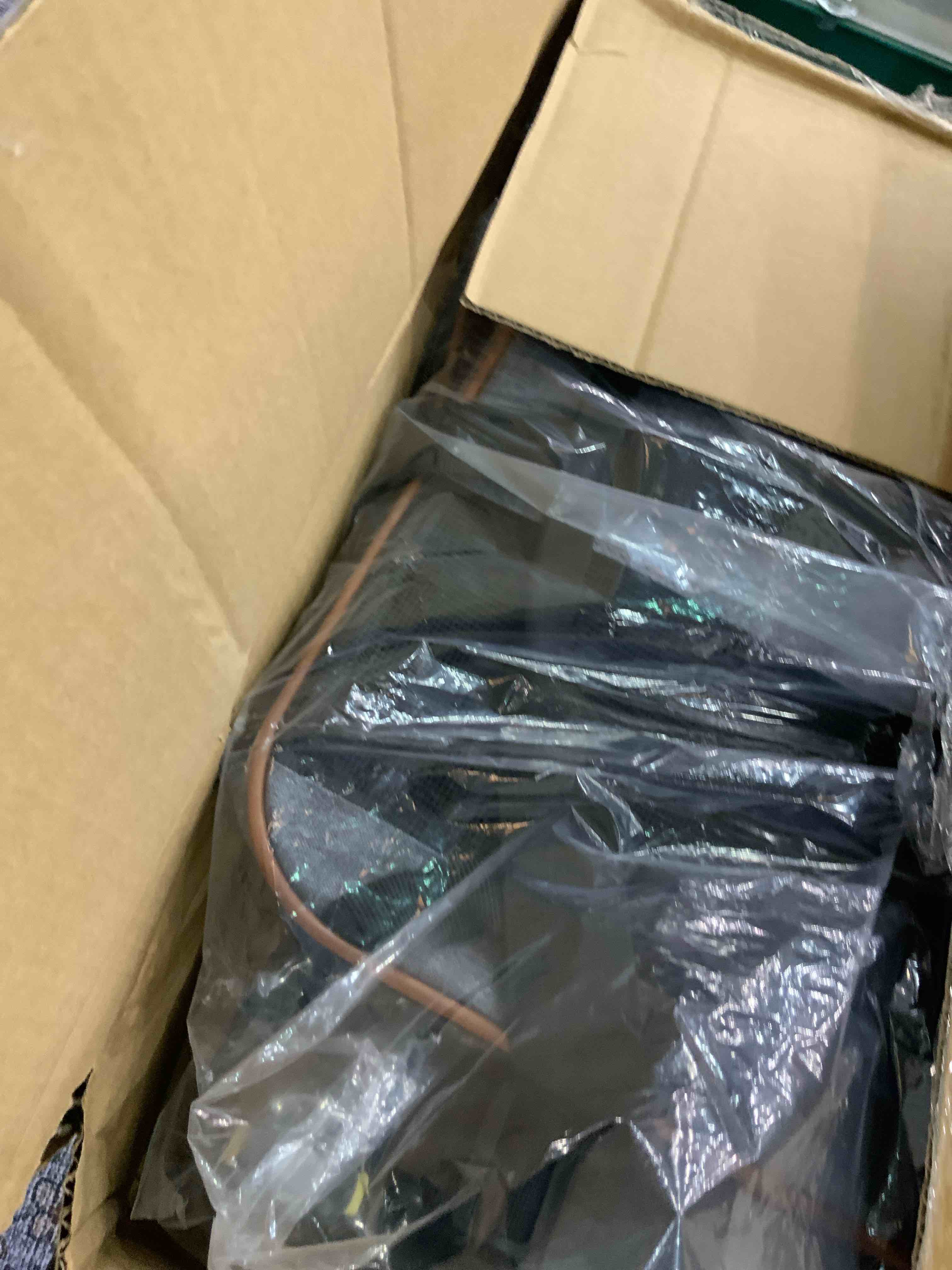 https://s3.amazonaws.com/lotting-images-prod/BargainHunt/EXS01268885_1711547045080.jpeg