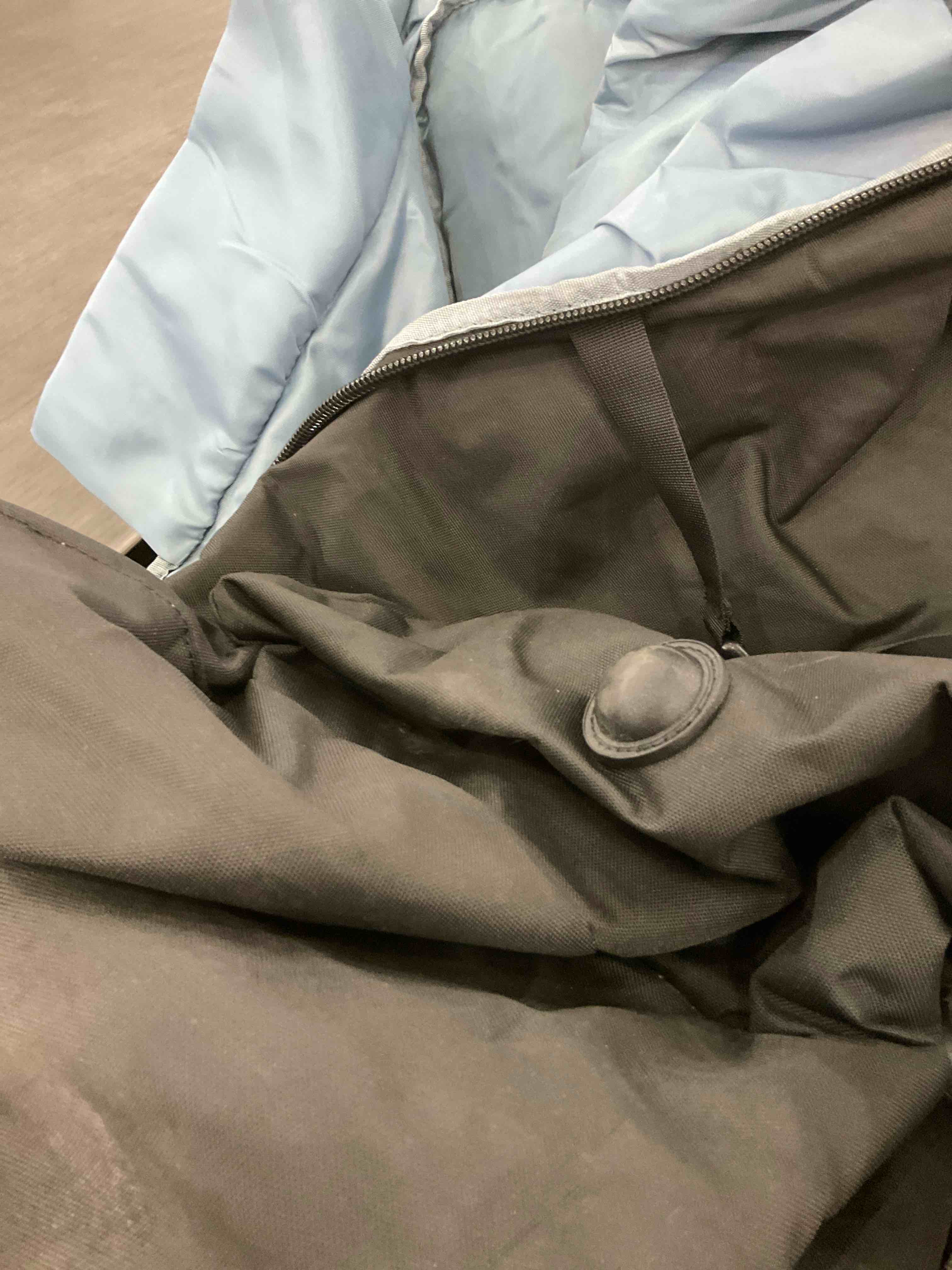 https://s3.amazonaws.com/lotting-images-prod/BargainHunt/EXS01269245_1711392190219.jpeg