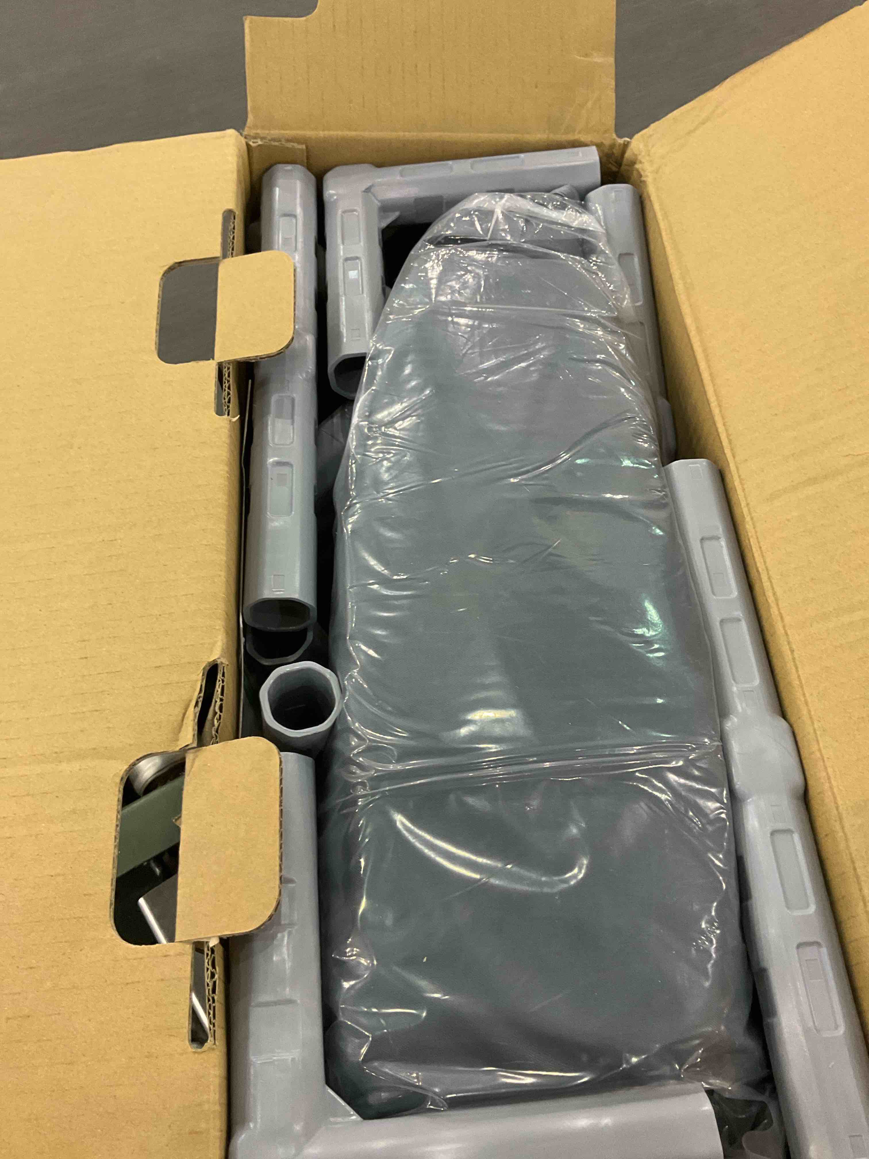 https://s3.amazonaws.com/lotting-images-prod/BargainHunt/EXS01269312_1711462421384.jpeg