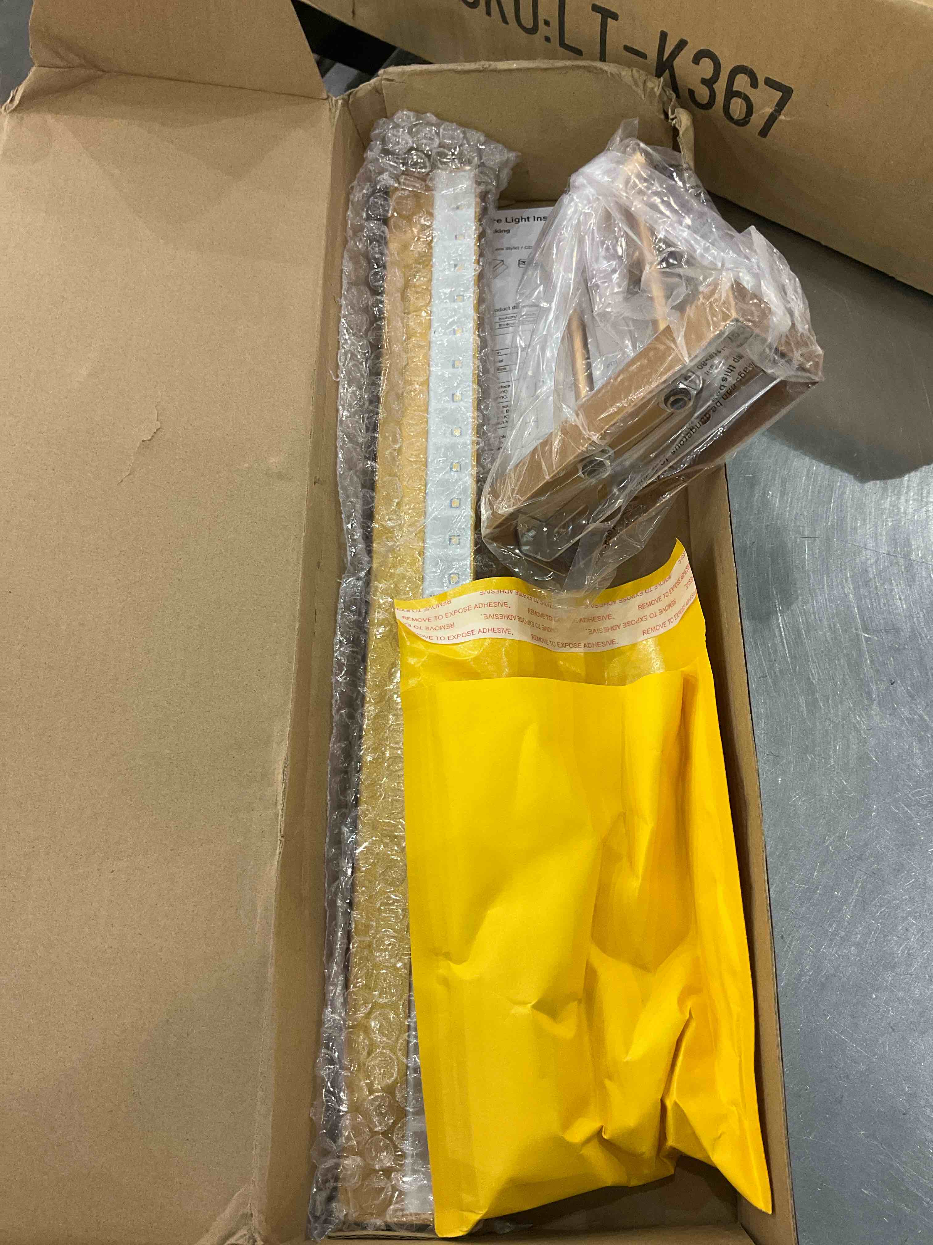 https://s3.amazonaws.com/lotting-images-prod/BargainHunt/EXS01269333_1711465853422.jpeg