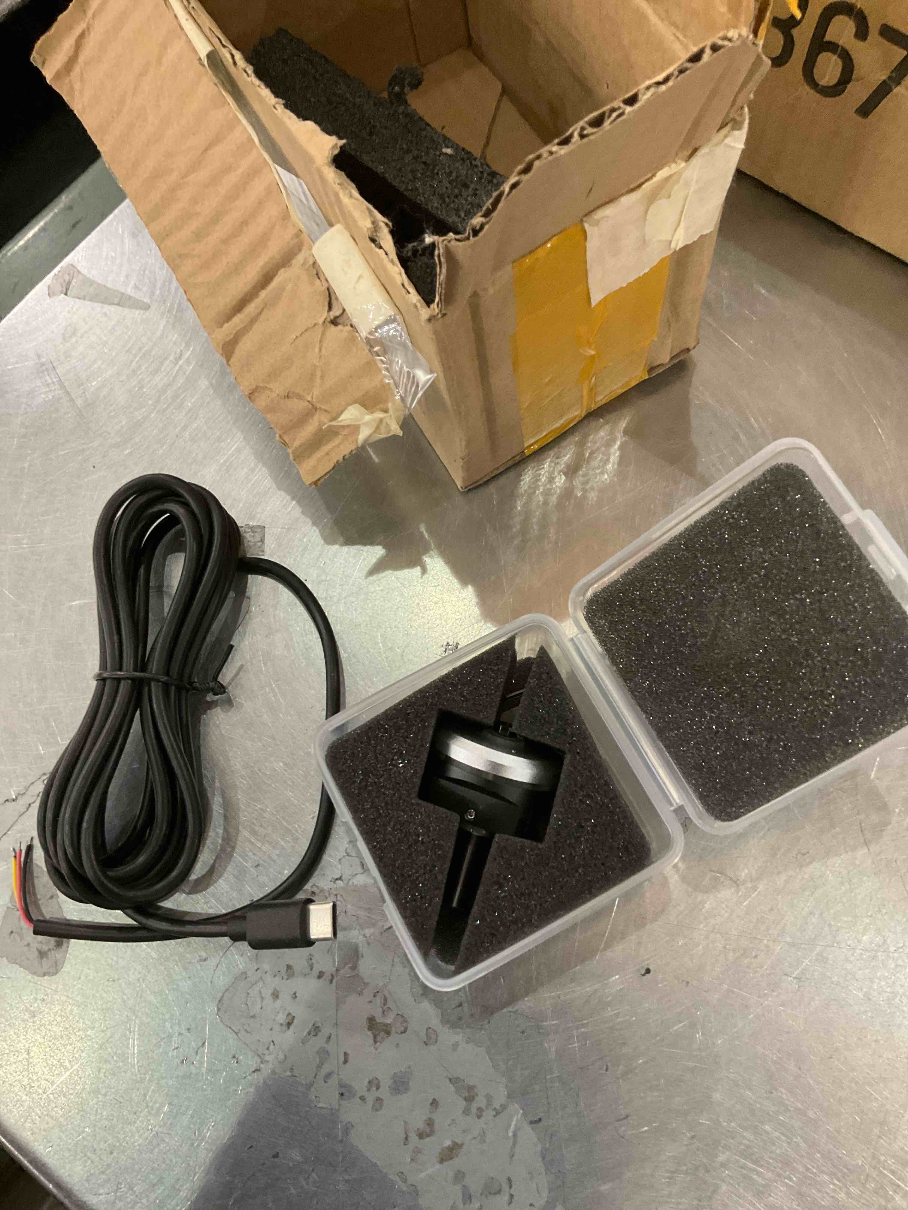https://s3.amazonaws.com/lotting-images-prod/BargainHunt/EXS01269380_1711478243131.jpeg