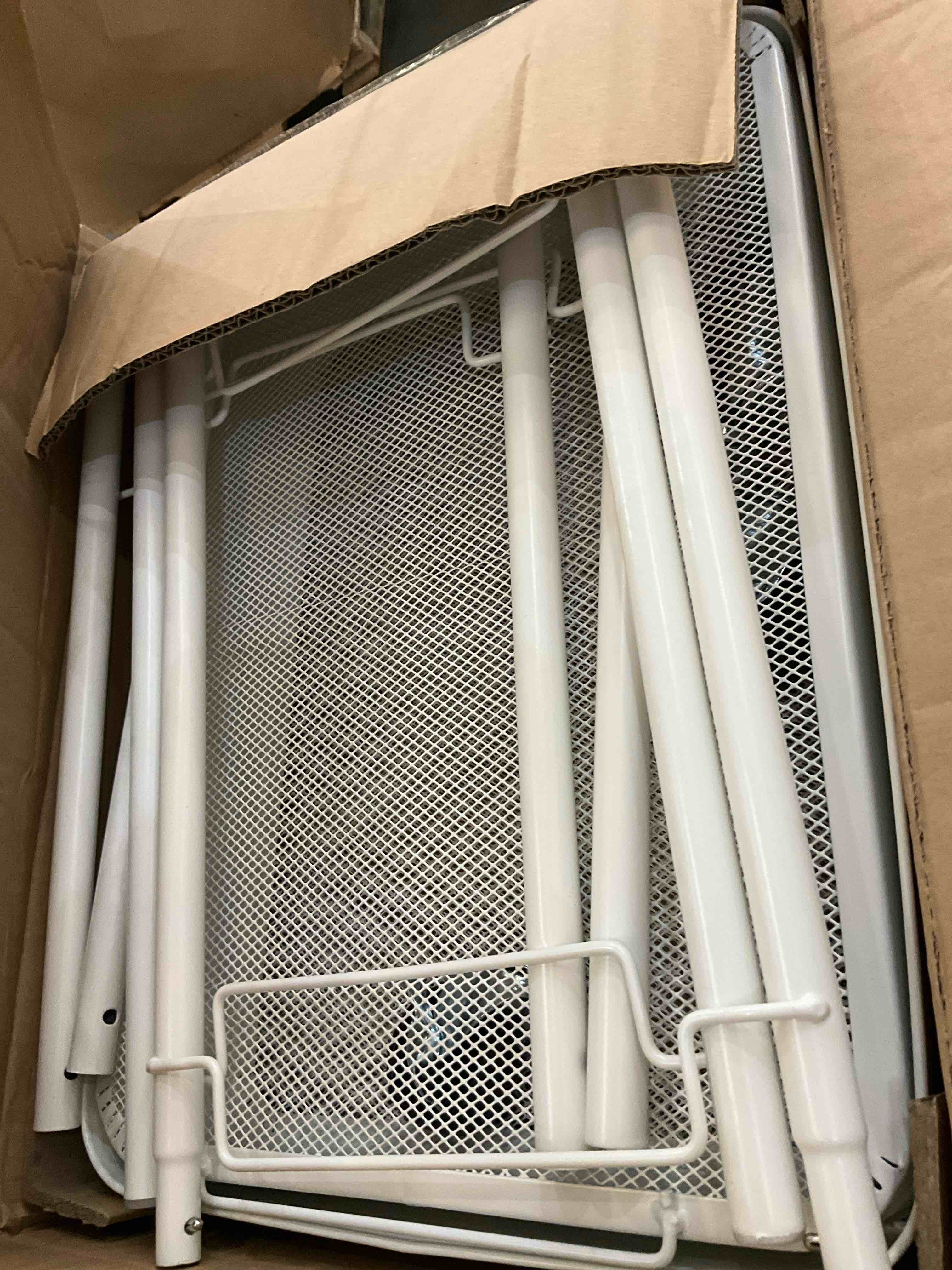 https://s3.amazonaws.com/lotting-images-prod/BargainHunt/EXS01269712_1711561399116.jpeg