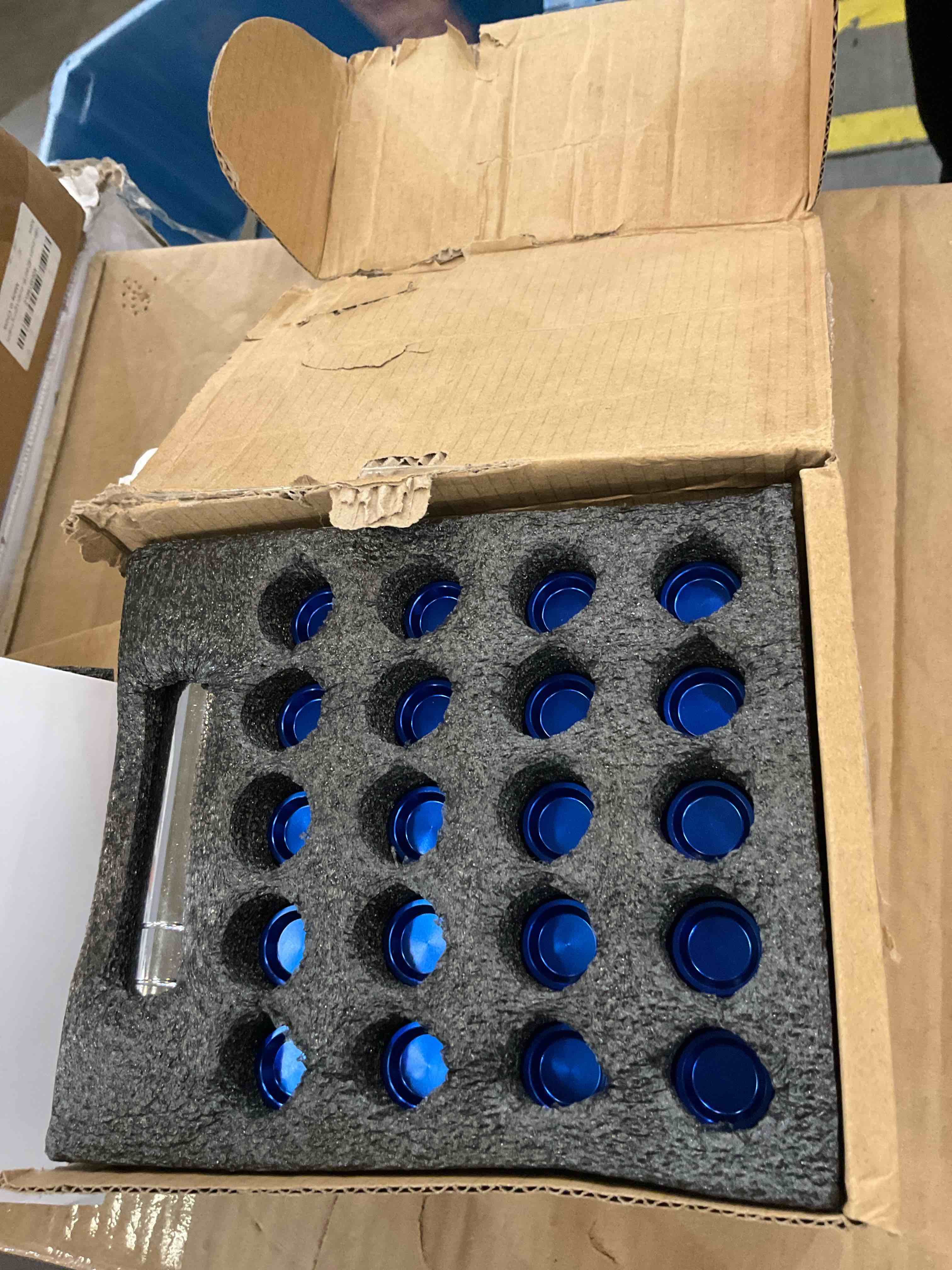 https://s3.amazonaws.com/lotting-images-prod/BargainHunt/EXS01269741_1711566361405.jpeg