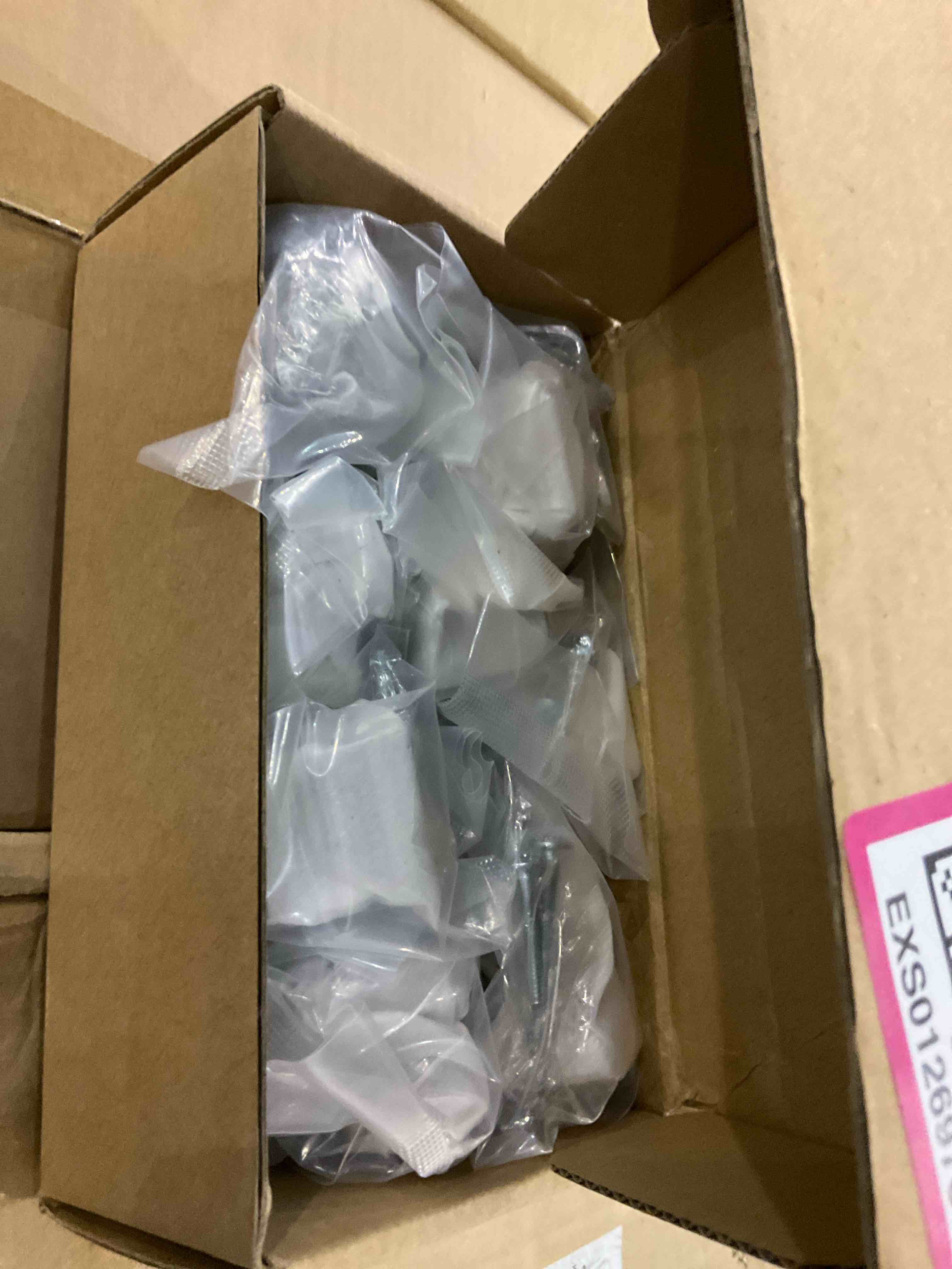 https://s3.amazonaws.com/lotting-images-prod/BargainHunt/EXS01269783_1711626989525.jpeg