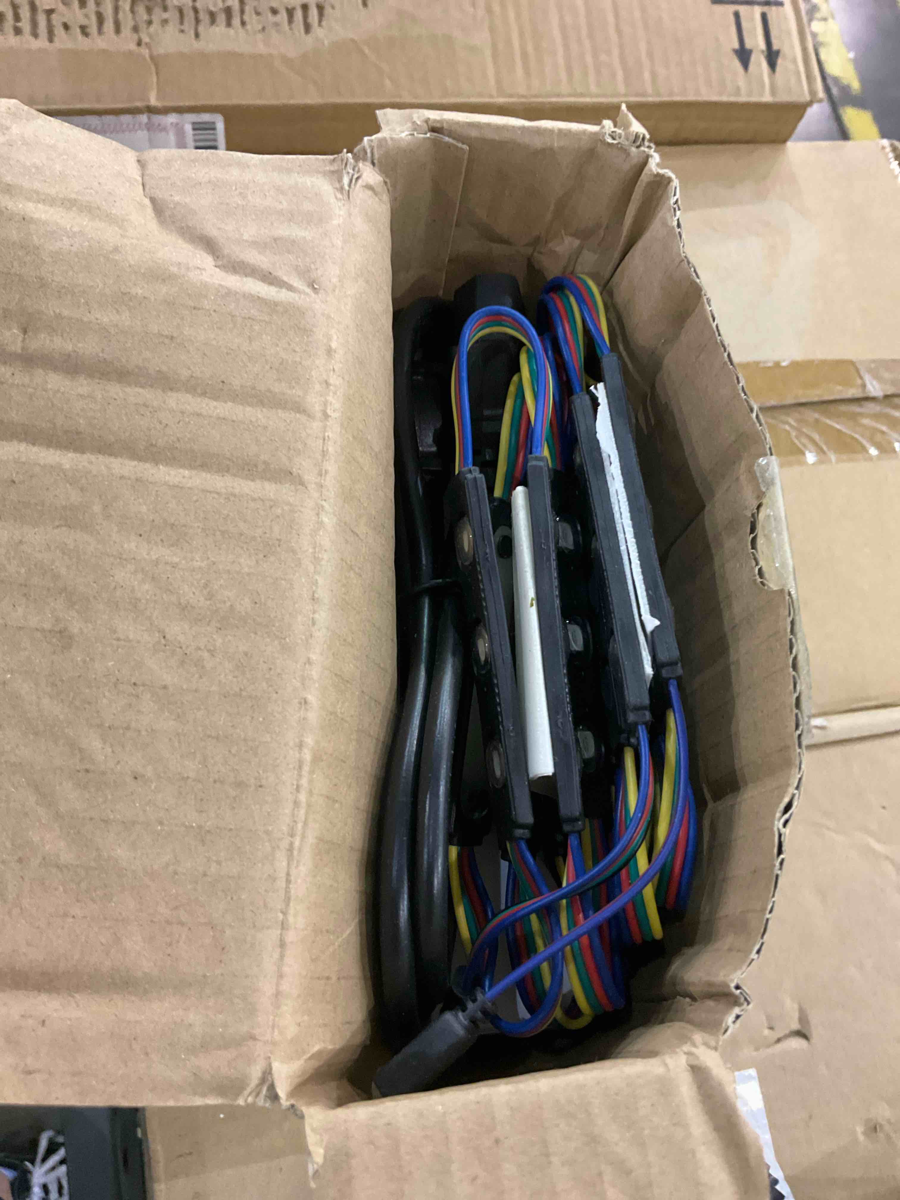 https://s3.amazonaws.com/lotting-images-prod/BargainHunt/EXS01269785_1711627108403.jpeg