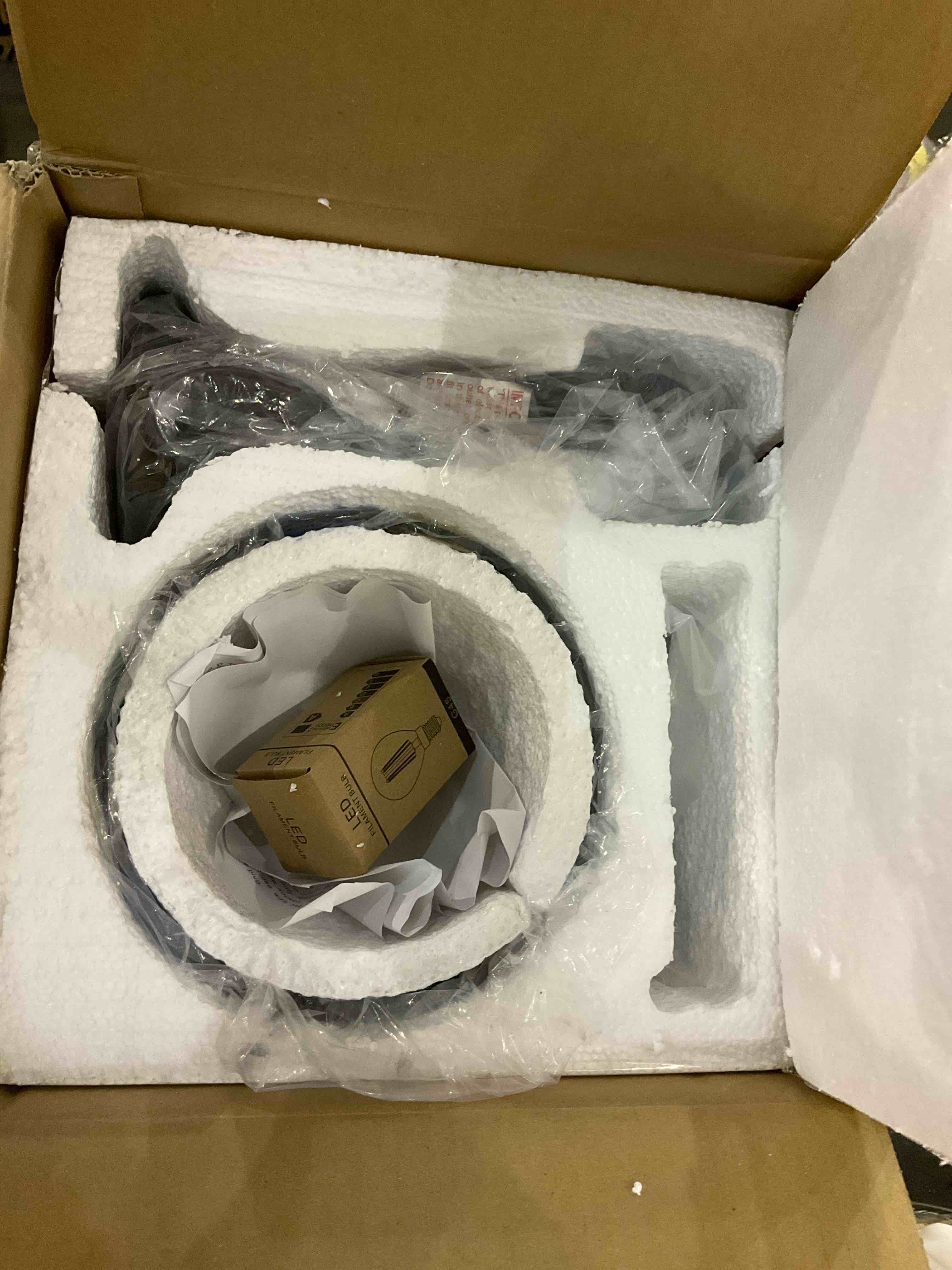 https://s3.amazonaws.com/lotting-images-prod/BargainHunt/EXS01269943_1711714112299.jpeg