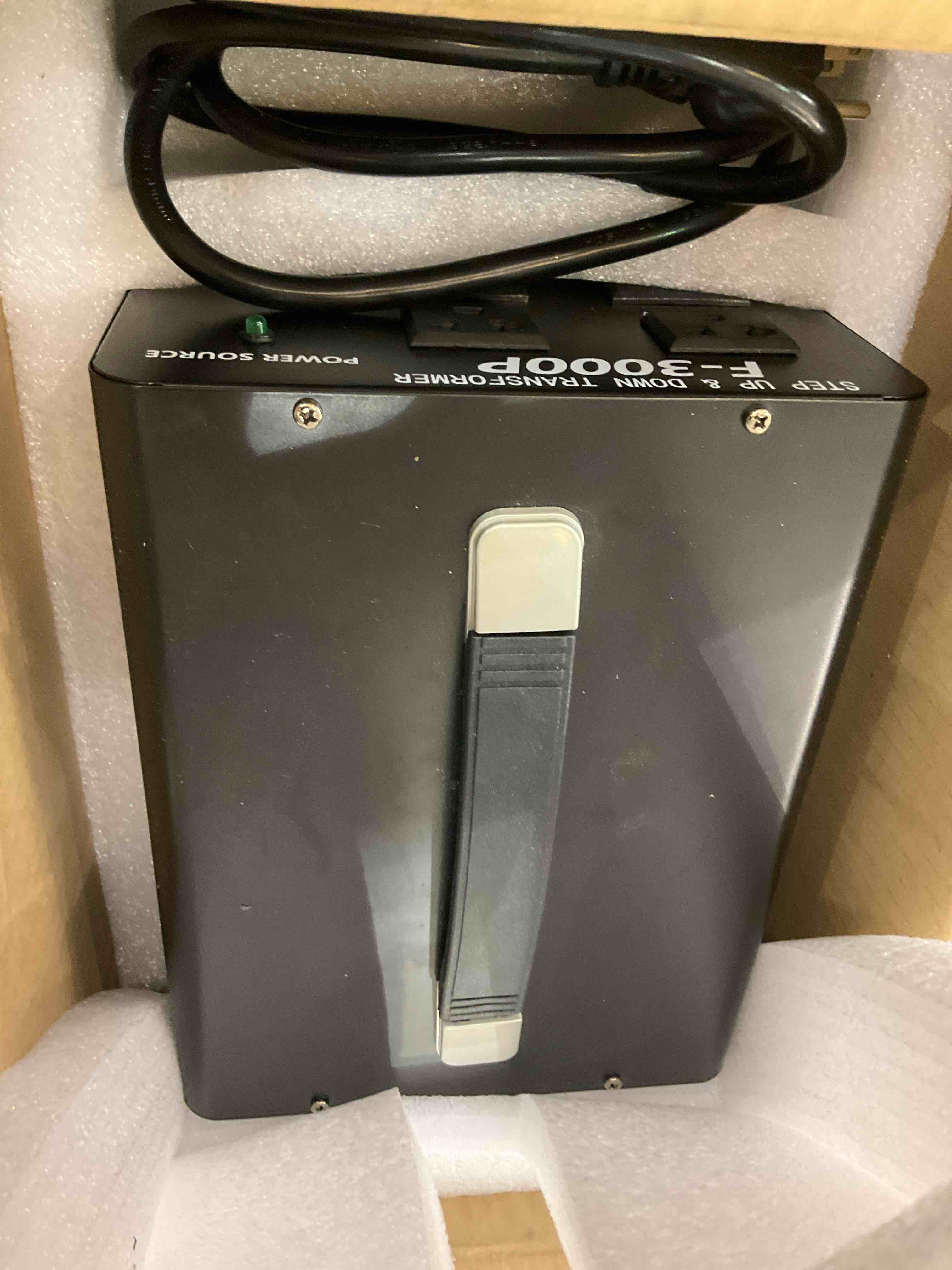 https://s3.amazonaws.com/lotting-images-prod/BargainHunt/EXS01270400_1712326683219.jpeg