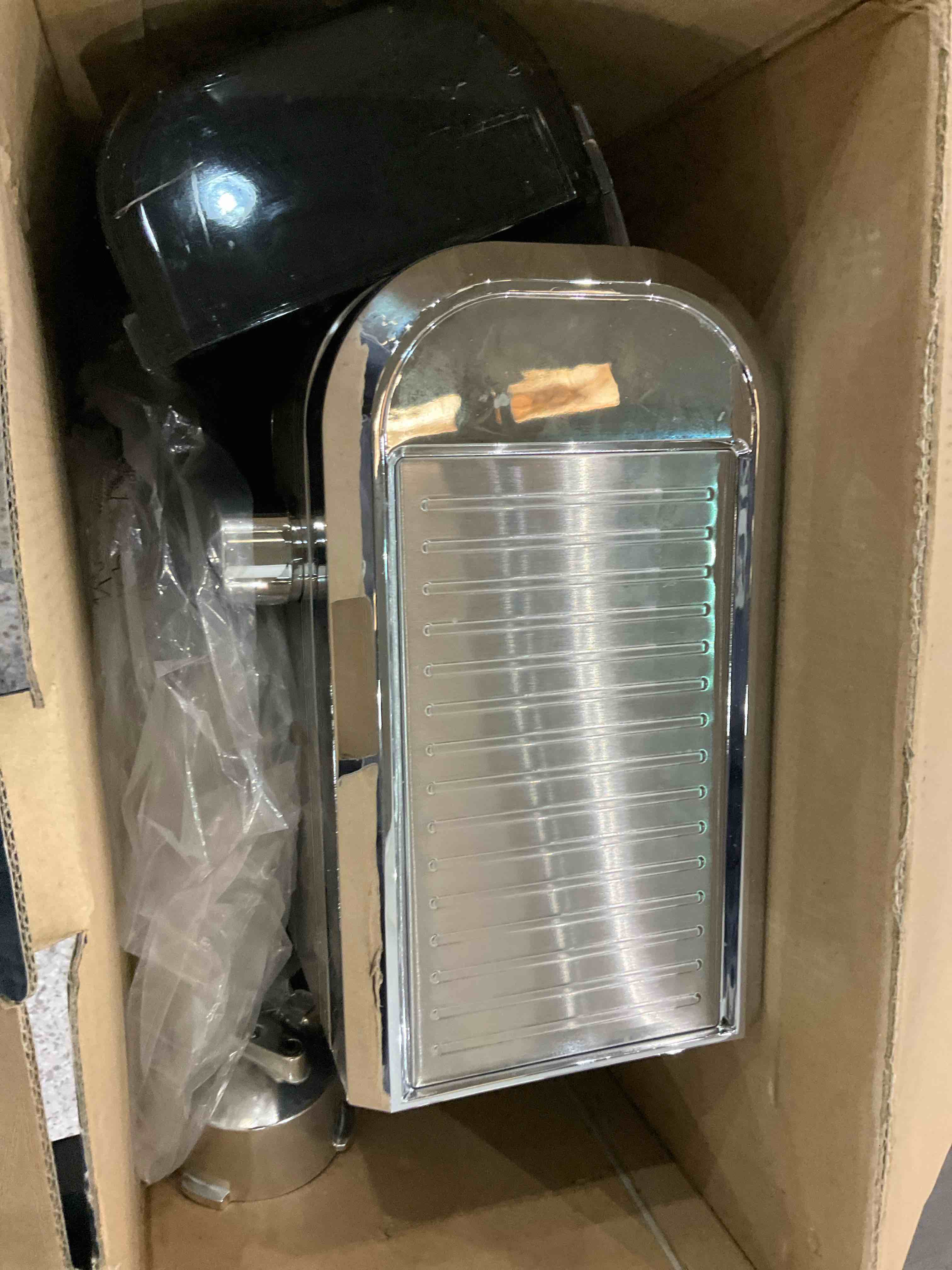 https://s3.amazonaws.com/lotting-images-prod/BargainHunt/EXS01270414_1712329340074.jpeg