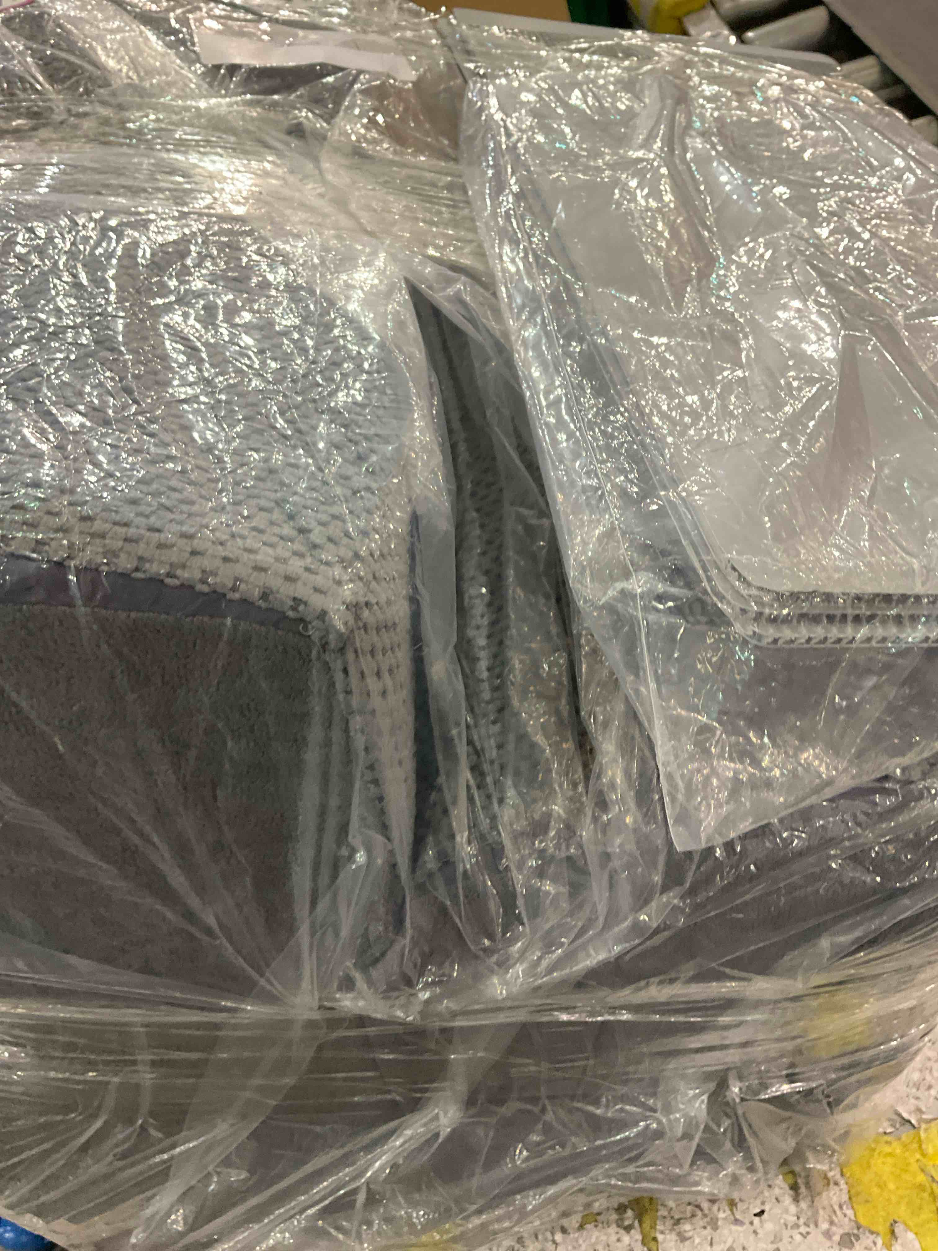 https://s3.amazonaws.com/lotting-images-prod/BargainHunt/EXS01270416_1712329780902.jpeg