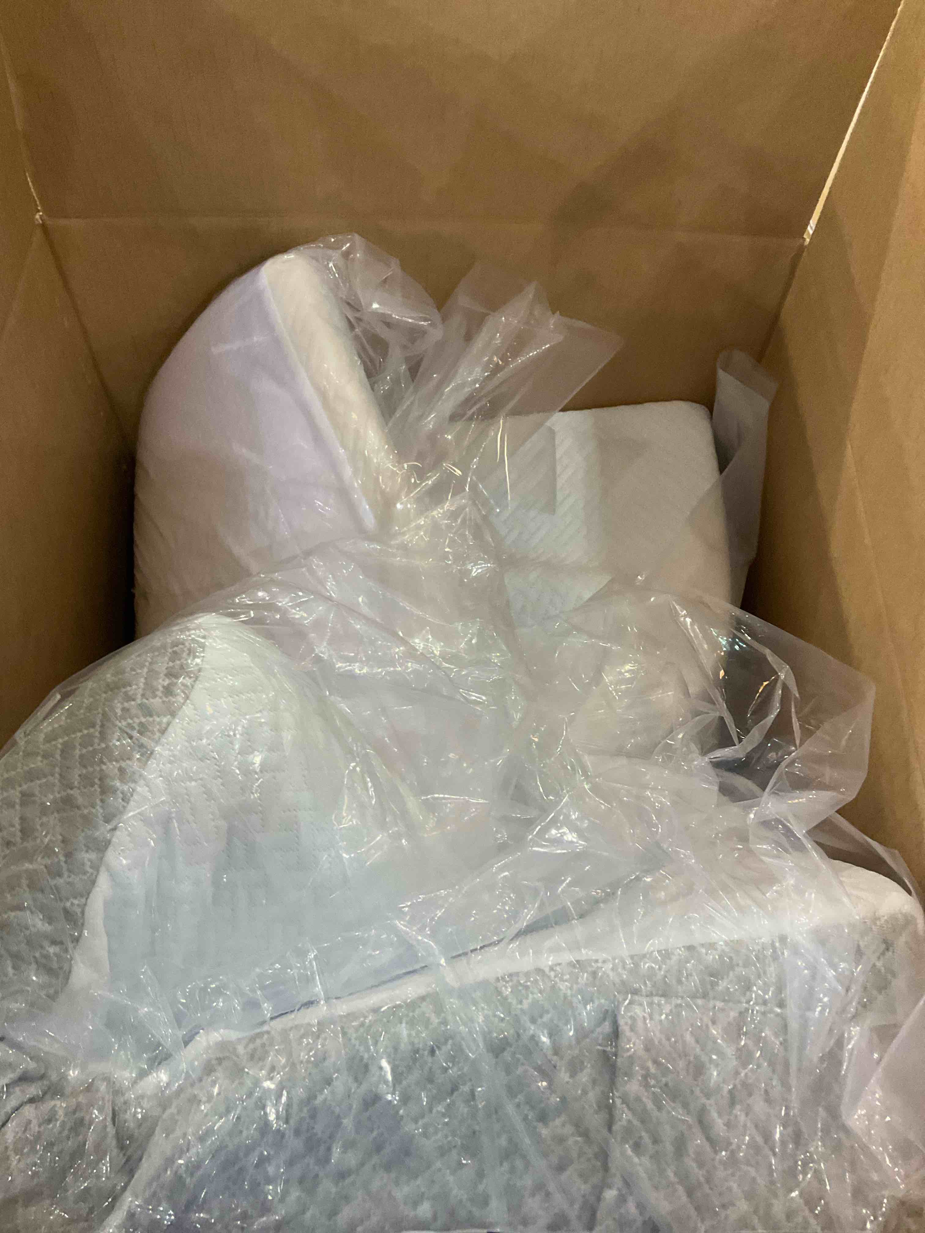 https://s3.amazonaws.com/lotting-images-prod/BargainHunt/EXS01270423_1712331555991.jpeg