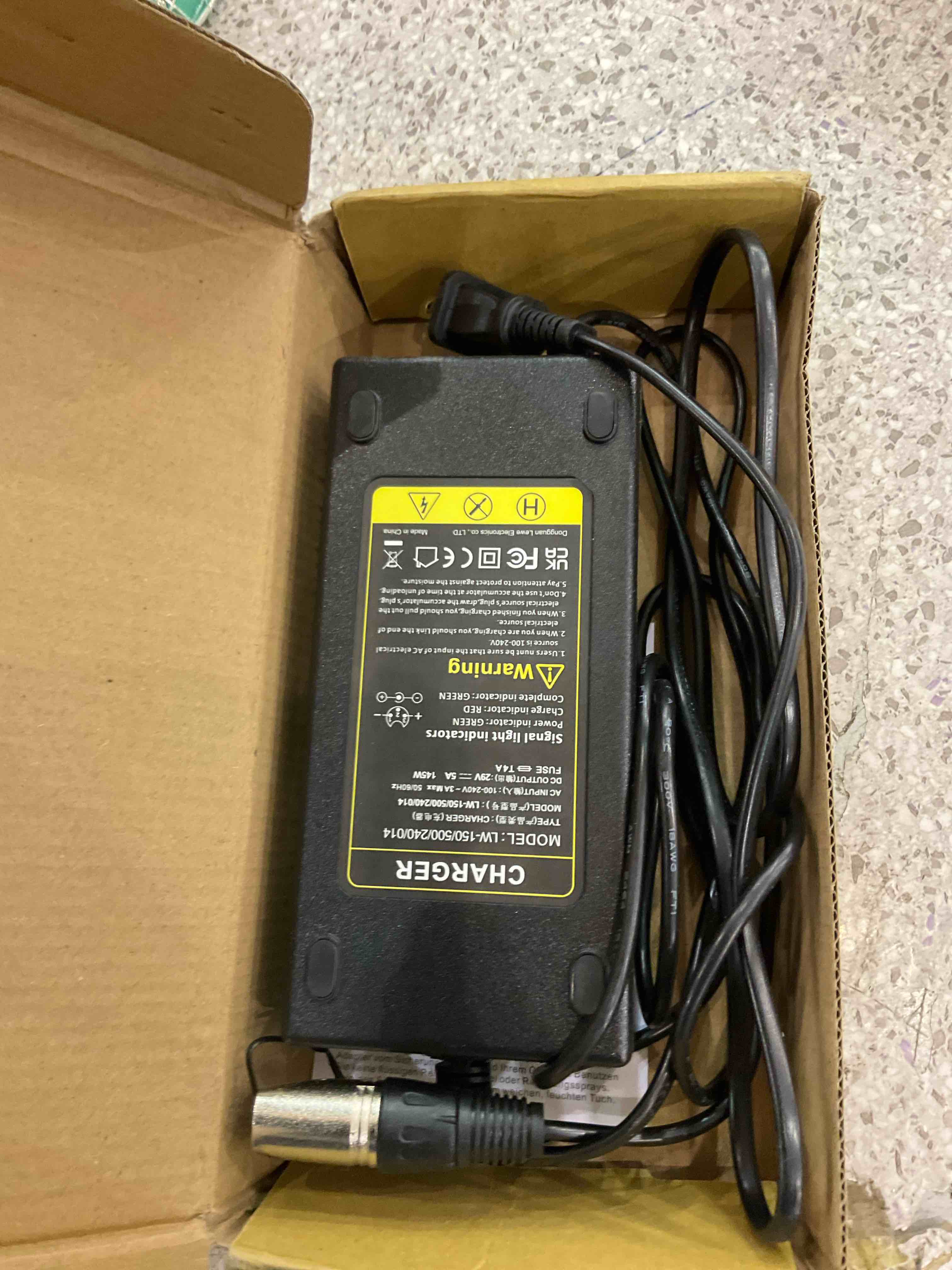 https://s3.amazonaws.com/lotting-images-prod/BargainHunt/EXS01270463_1712342766623.jpeg