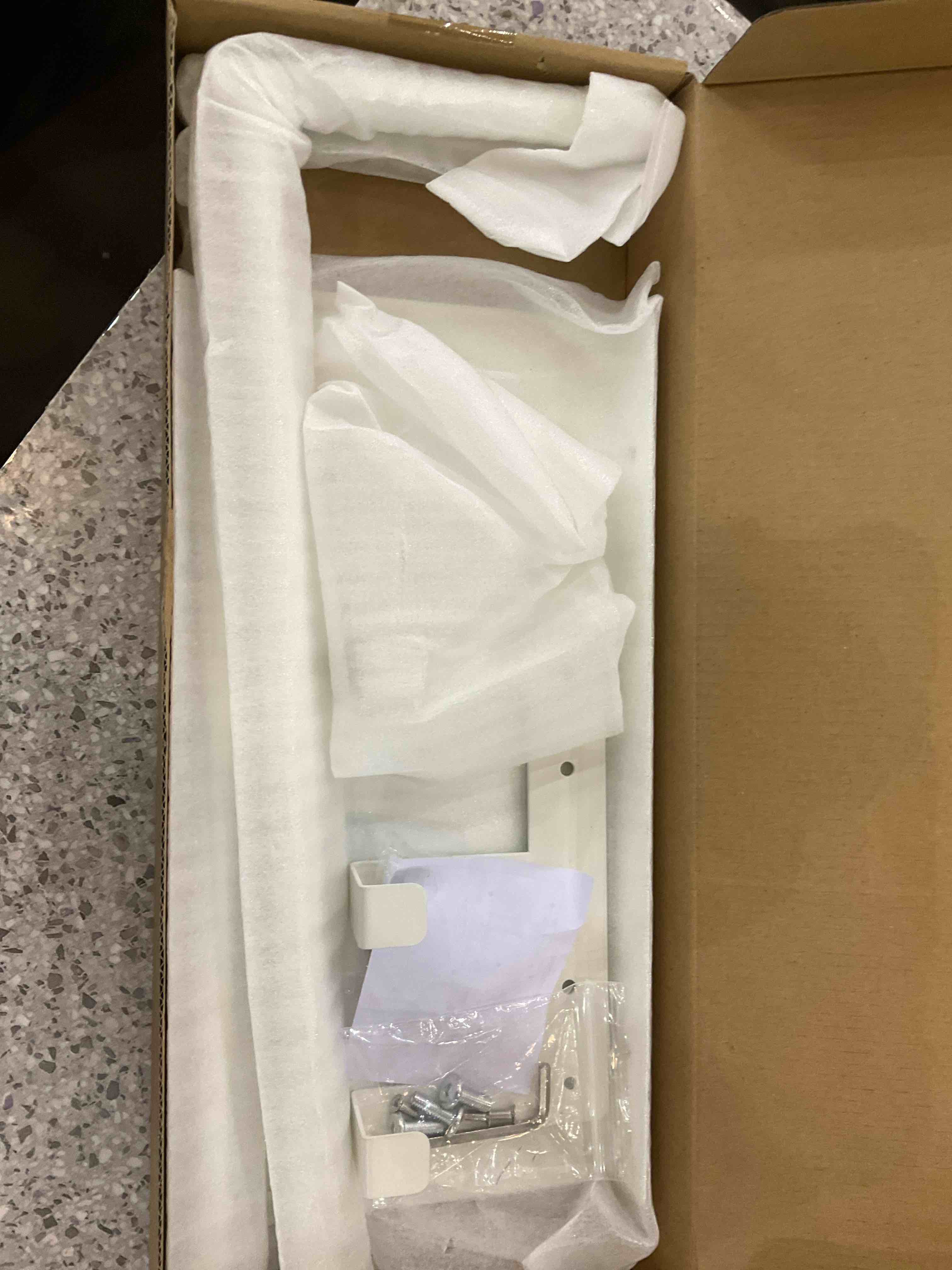 https://s3.amazonaws.com/lotting-images-prod/BargainHunt/EXS01270557_1711566040500.jpeg