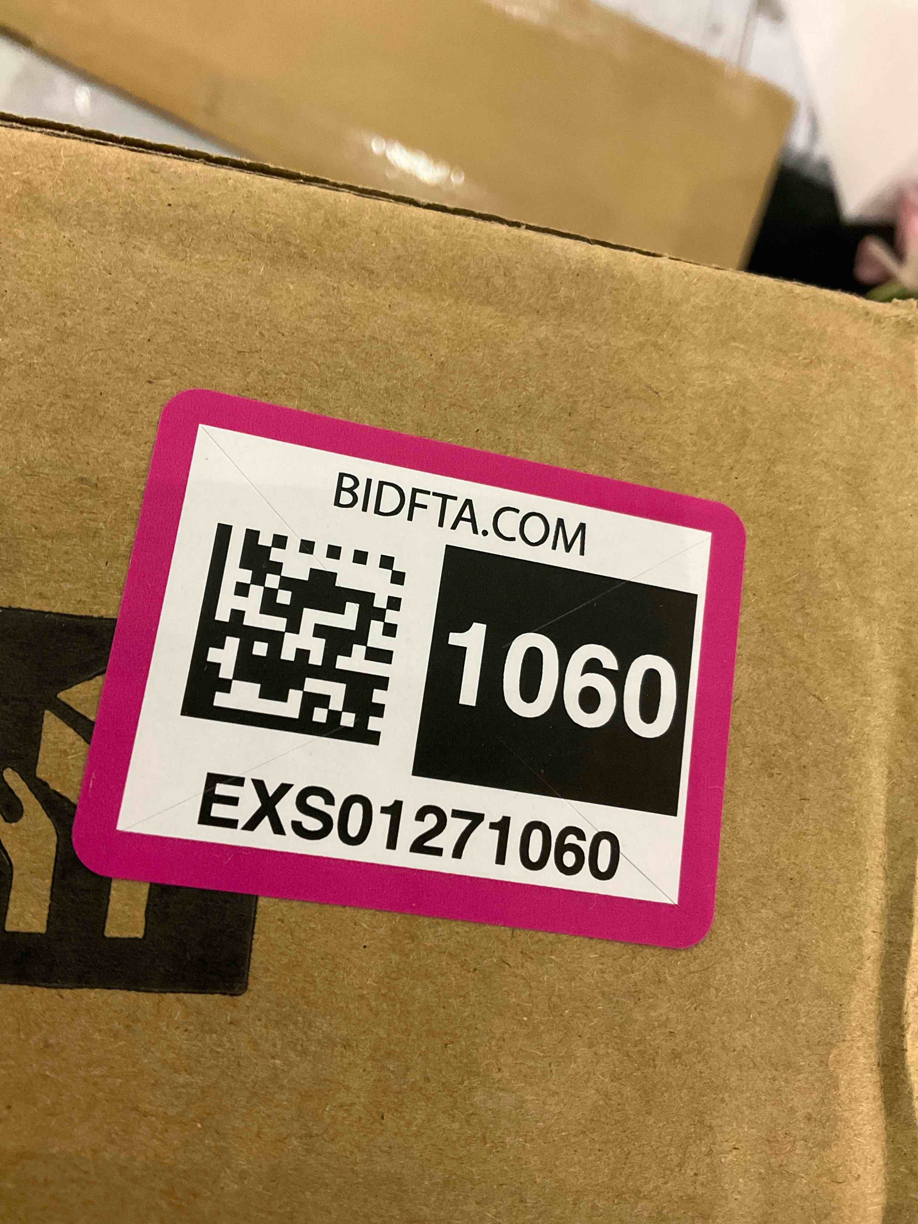https://s3.amazonaws.com/lotting-images-prod/BargainHunt/EXS01271060_1711474141912.jpeg