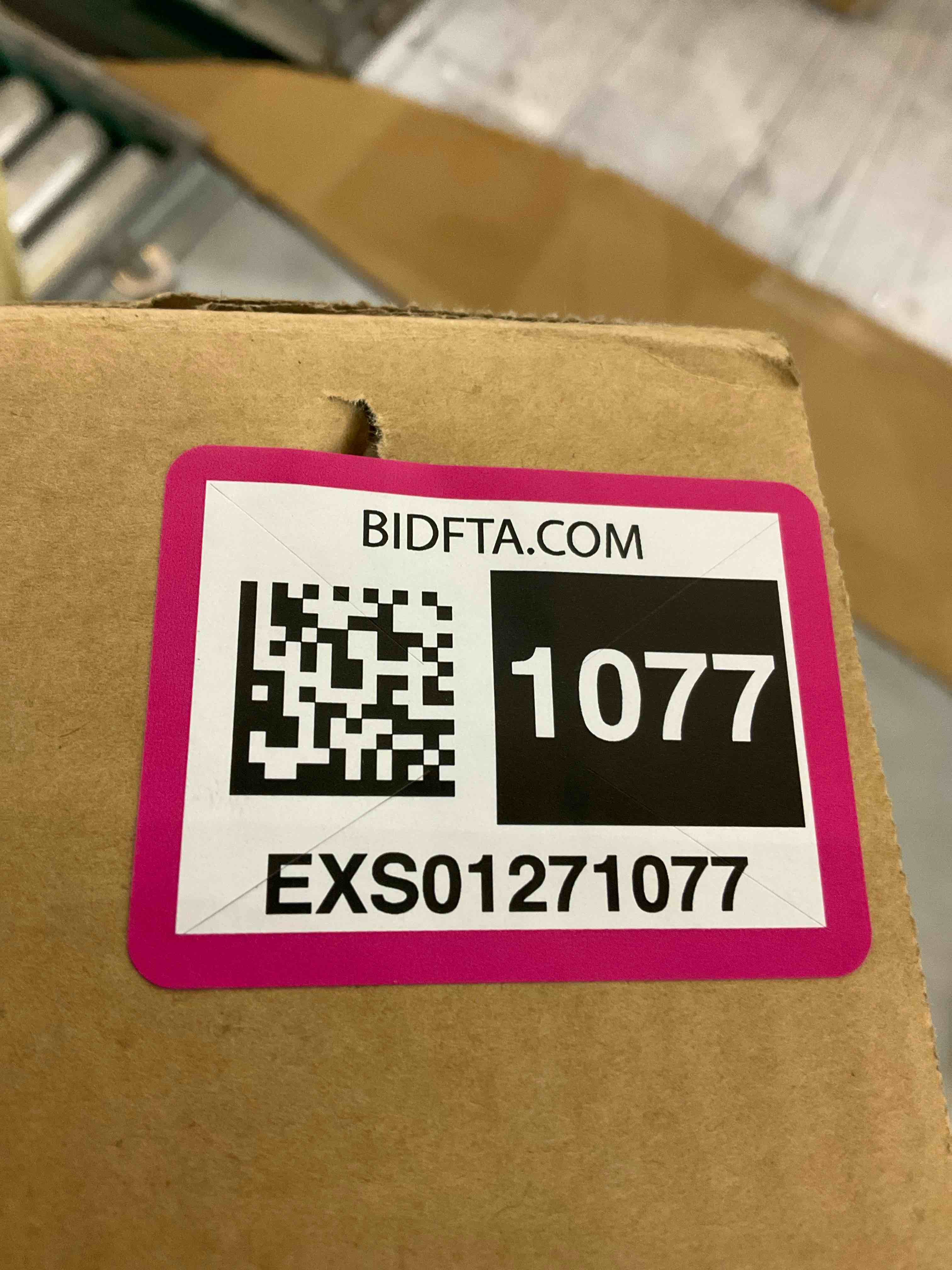 https://s3.amazonaws.com/lotting-images-prod/BargainHunt/EXS01271077_1711478152607.jpeg