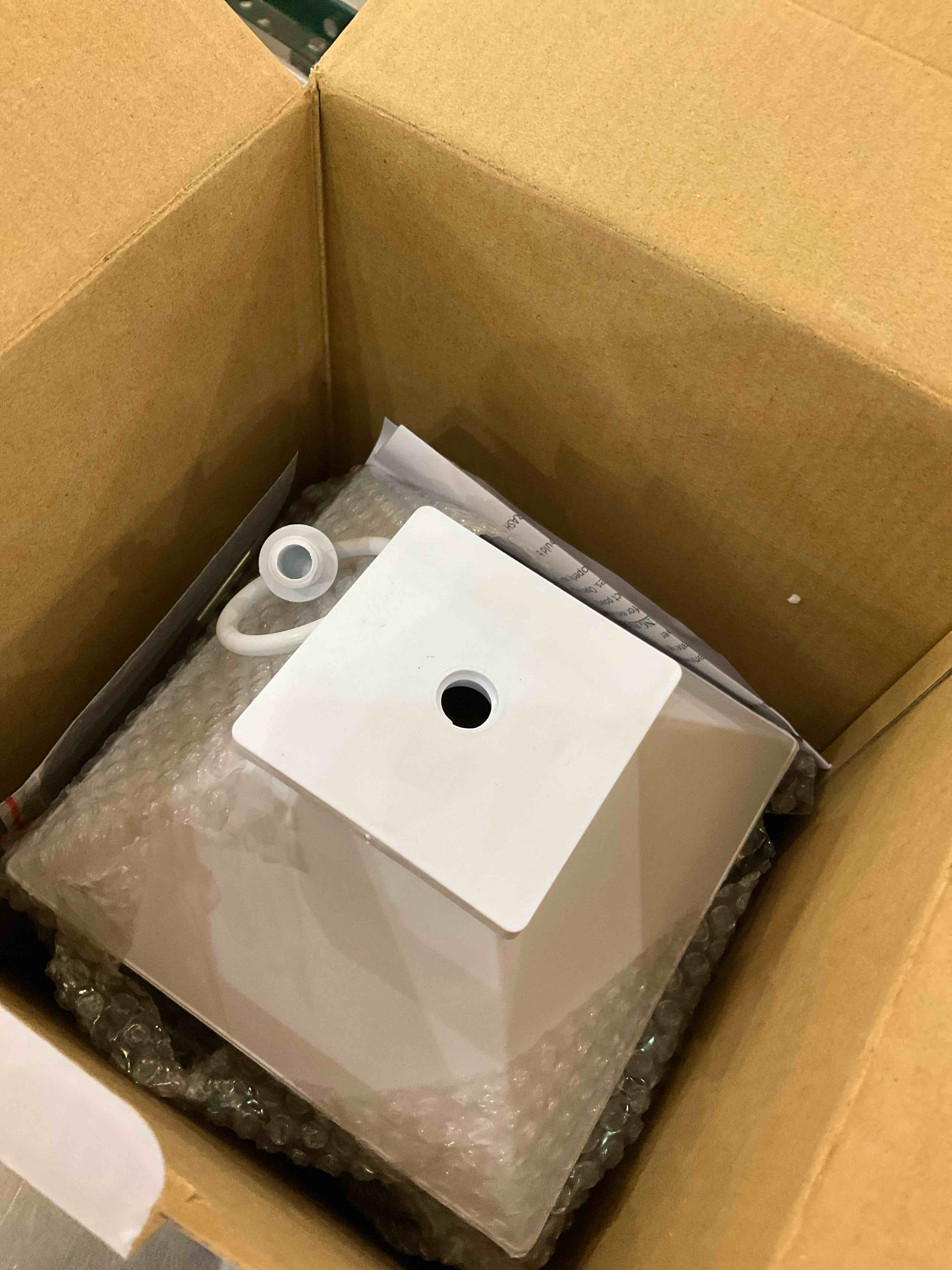 https://s3.amazonaws.com/lotting-images-prod/BargainHunt/EXS01271078_1711478454109.jpeg