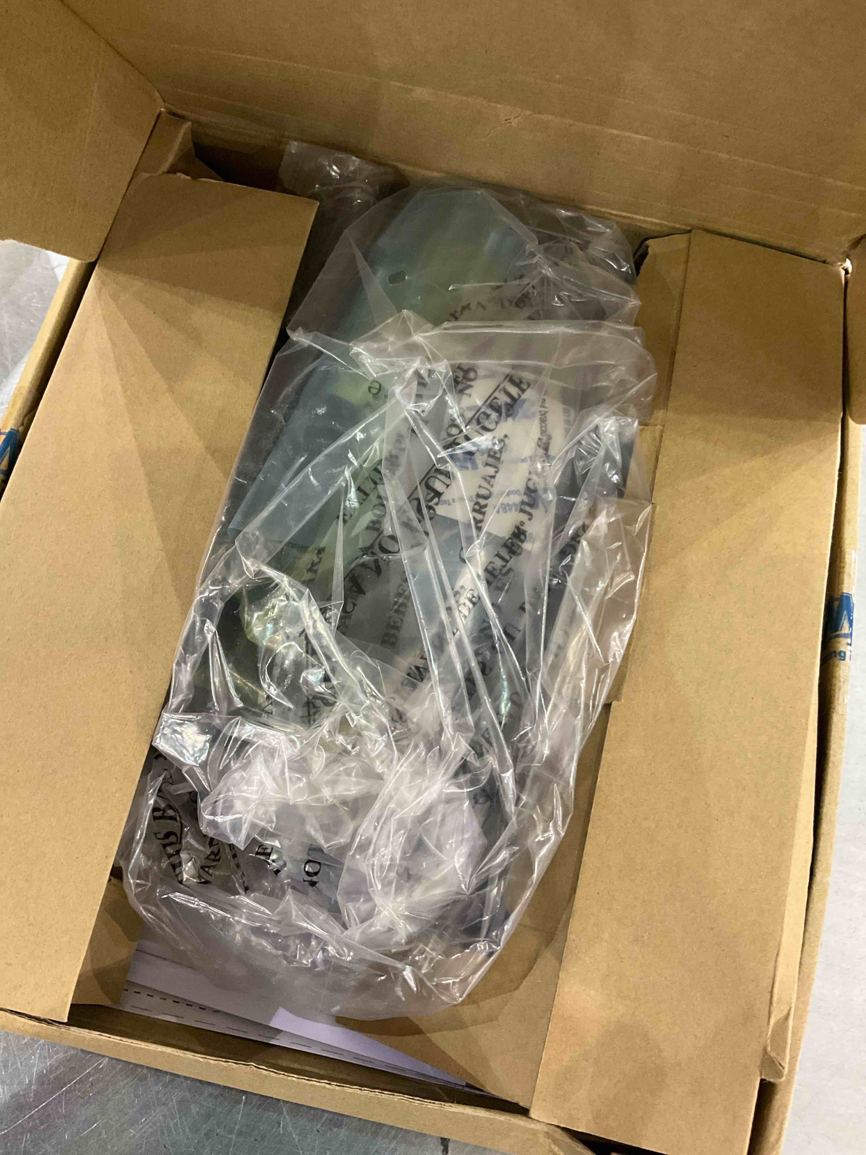 https://s3.amazonaws.com/lotting-images-prod/BargainHunt/EXS01271291_1711625650677.jpeg