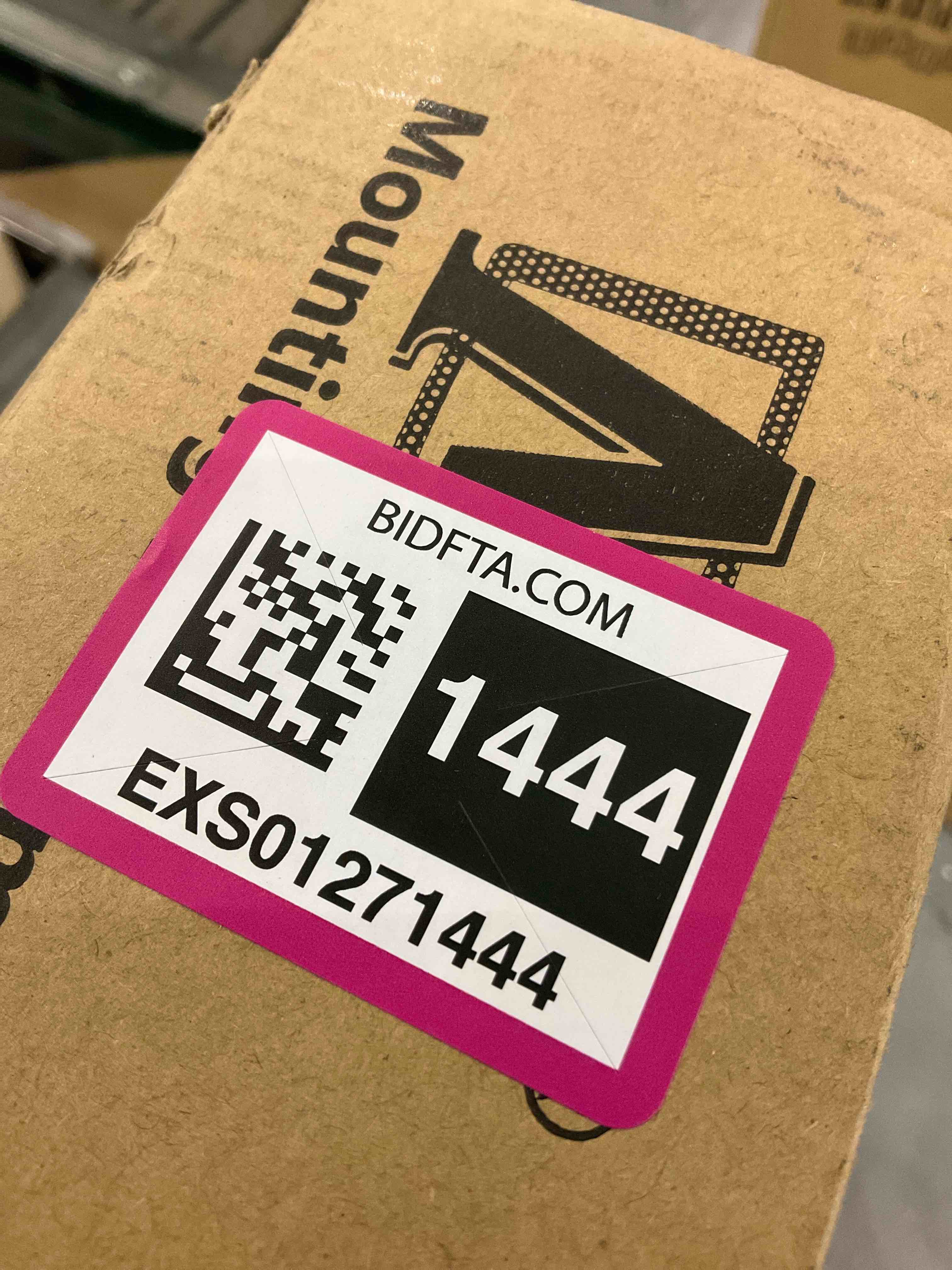 https://s3.amazonaws.com/lotting-images-prod/BargainHunt/EXS01271444_1711970679408.jpeg