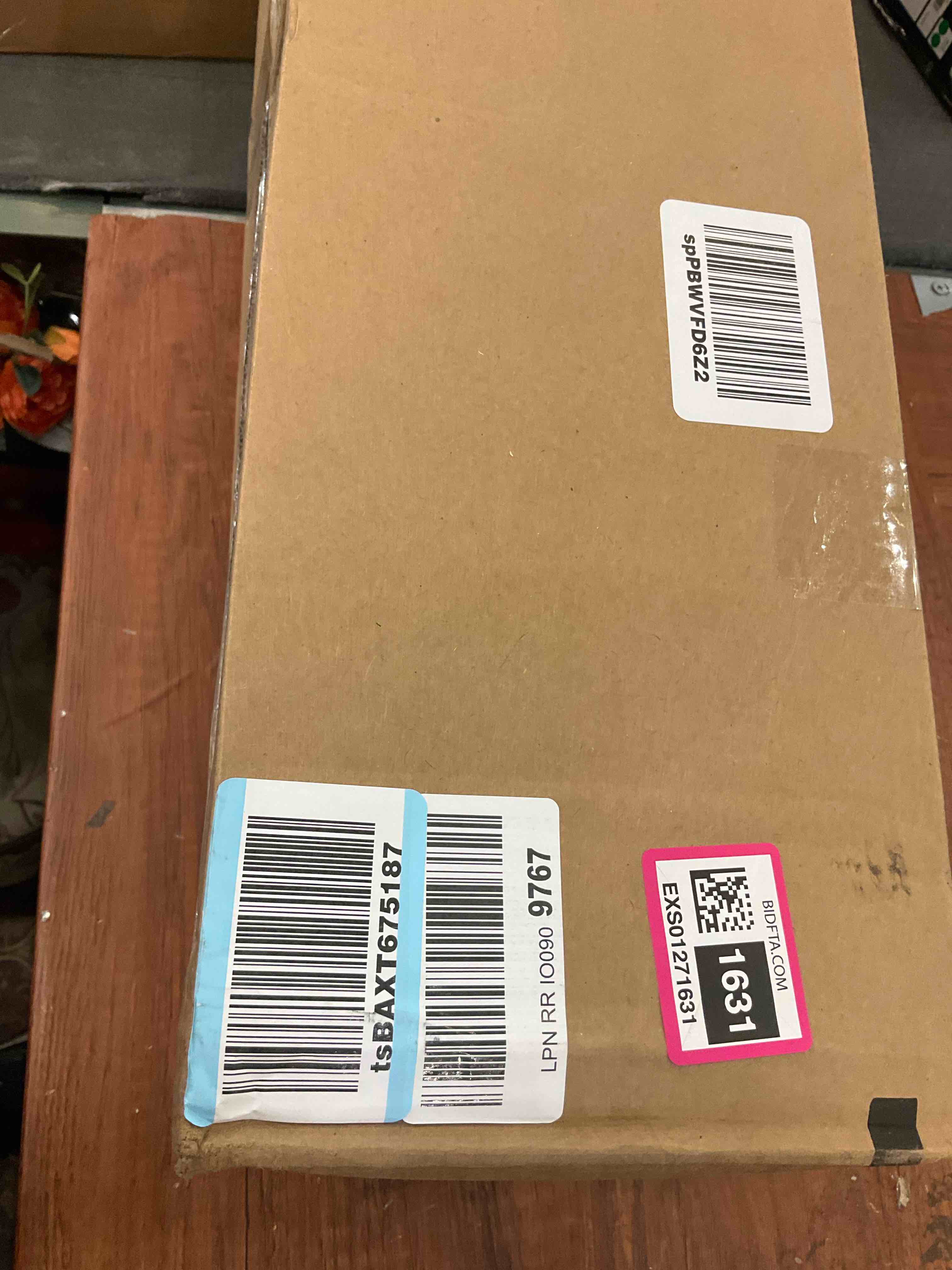 https://s3.amazonaws.com/lotting-images-prod/BargainHunt/EXS01271631_1713891224423.jpeg