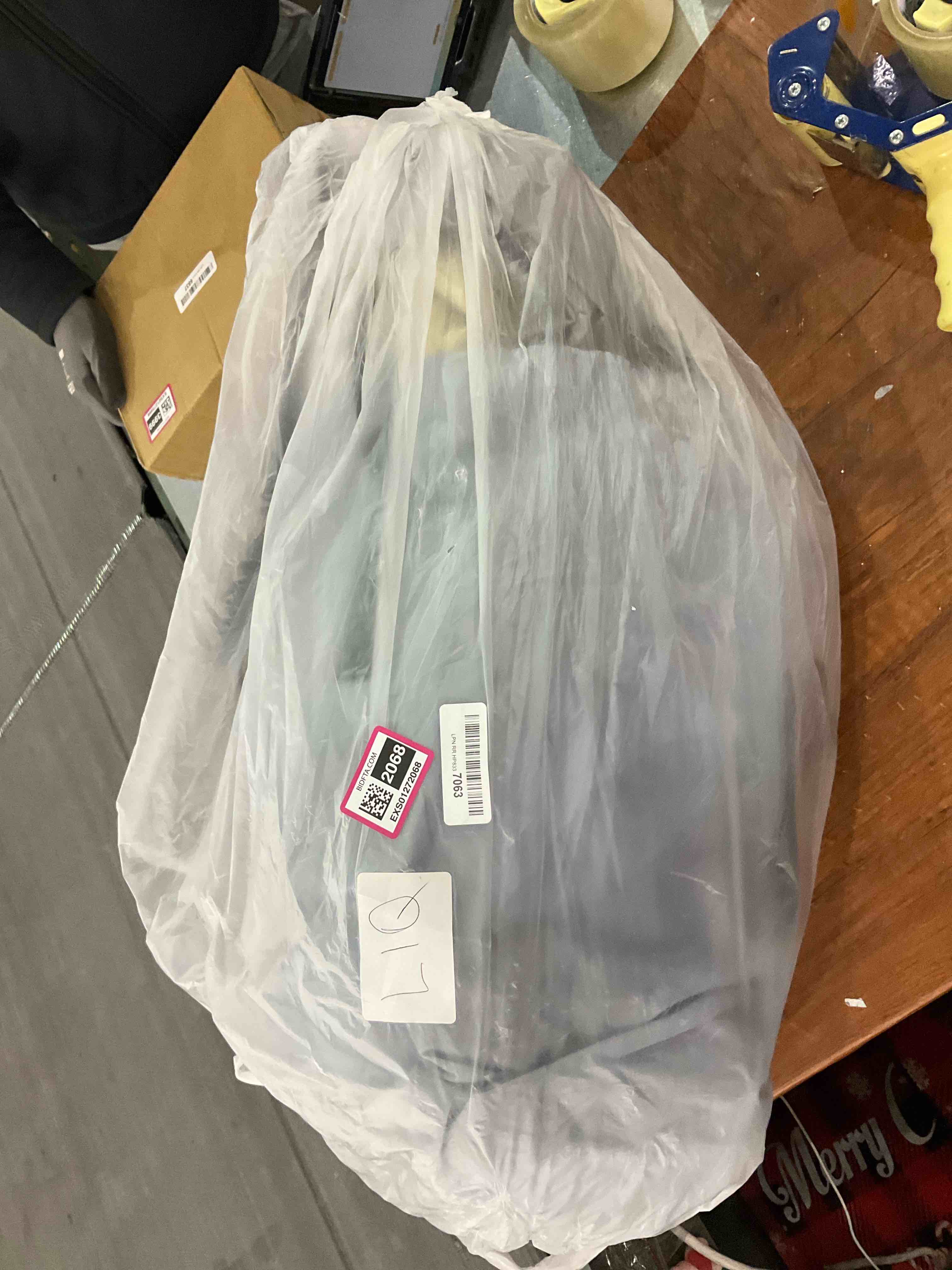 https://s3.amazonaws.com/lotting-images-prod/BargainHunt/EXS01272068_1712319629006.jpeg