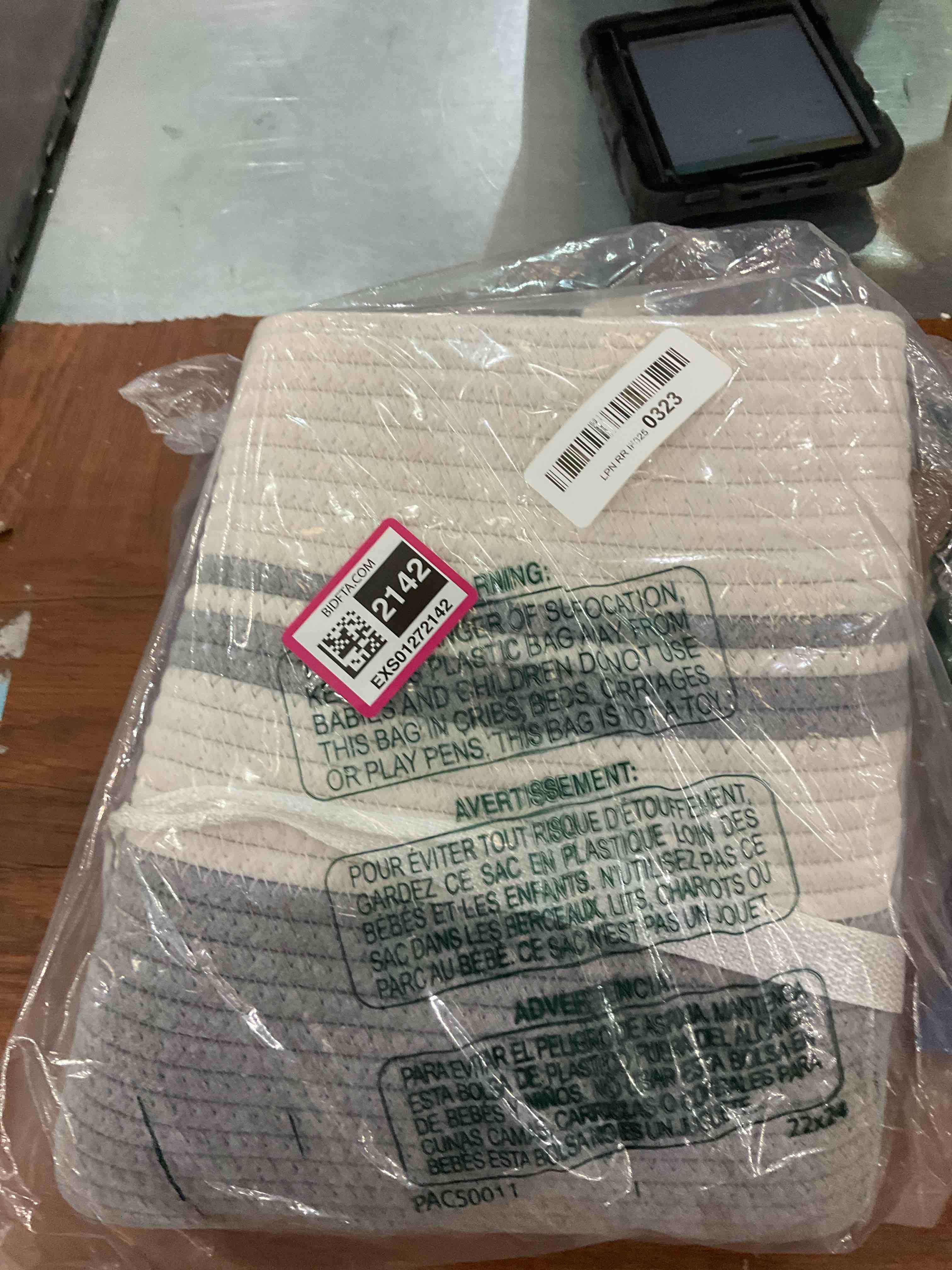 https://s3.amazonaws.com/lotting-images-prod/BargainHunt/EXS01272142_1712339158922.jpeg