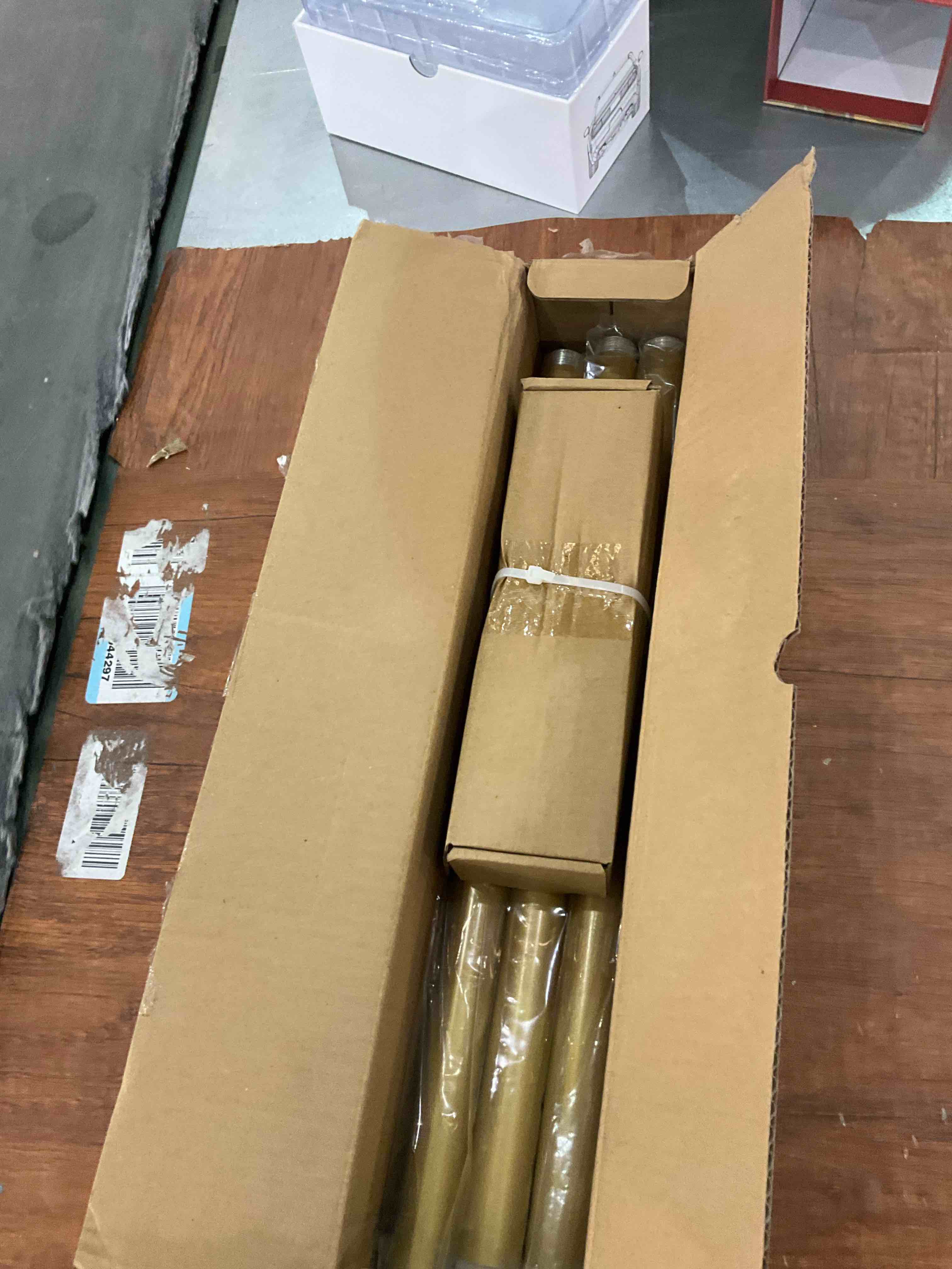 https://s3.amazonaws.com/lotting-images-prod/BargainHunt/EXS01272153_1712343626668.jpeg