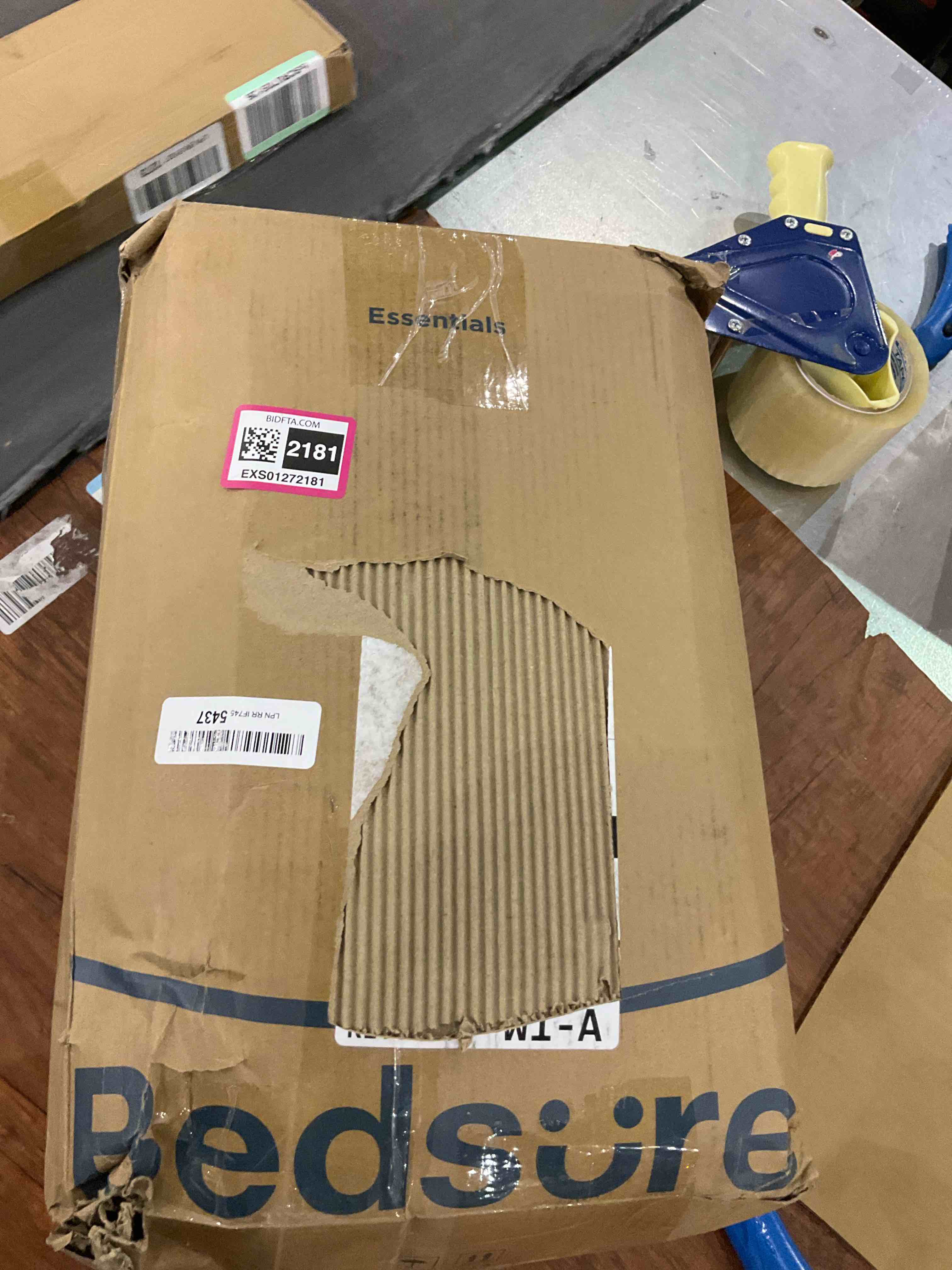 https://s3.amazonaws.com/lotting-images-prod/BargainHunt/EXS01272181_1712578357486.jpeg