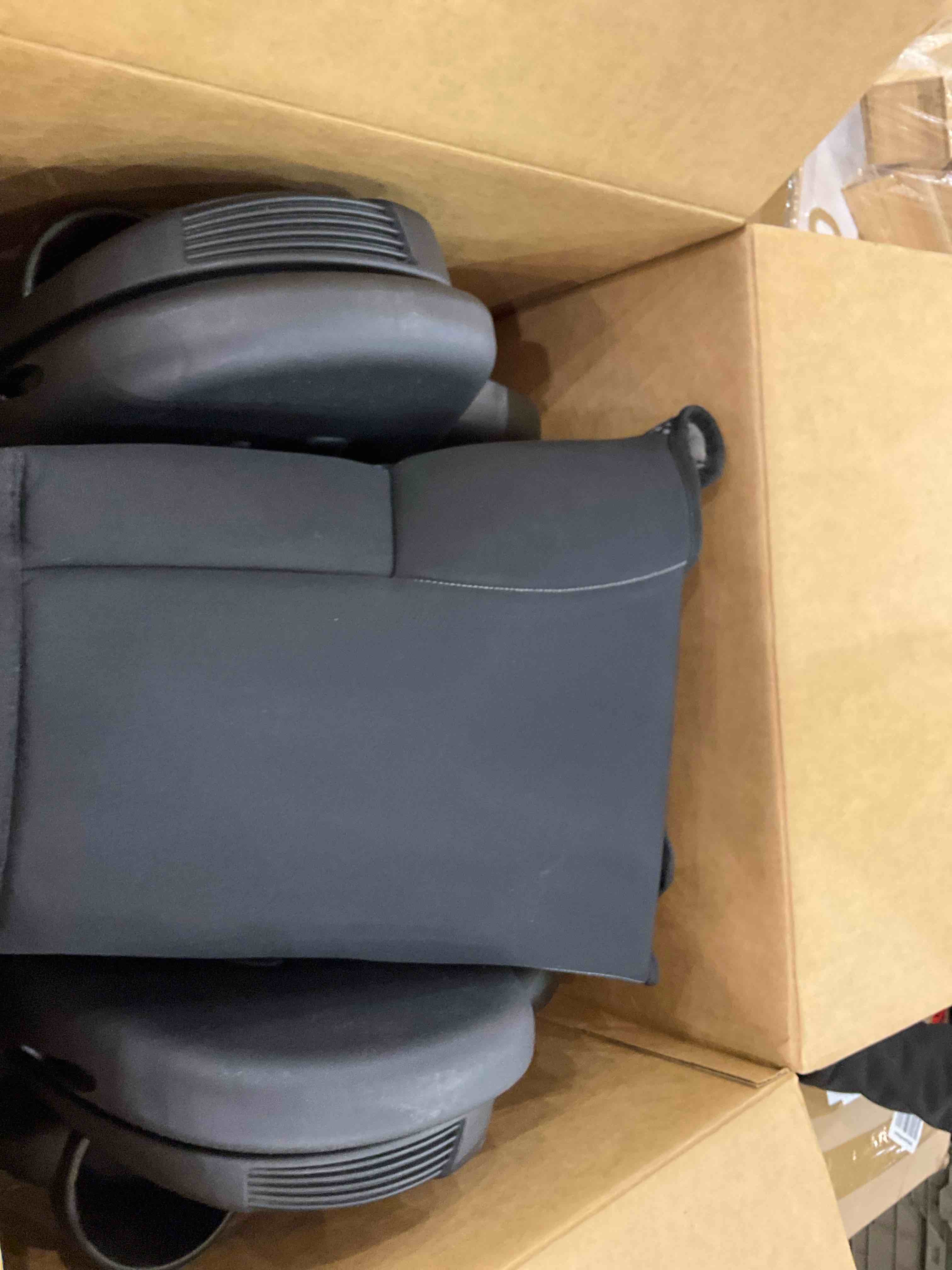 https://s3.amazonaws.com/lotting-images-prod/BargainHunt/EXS01272253_1712597126823.jpeg