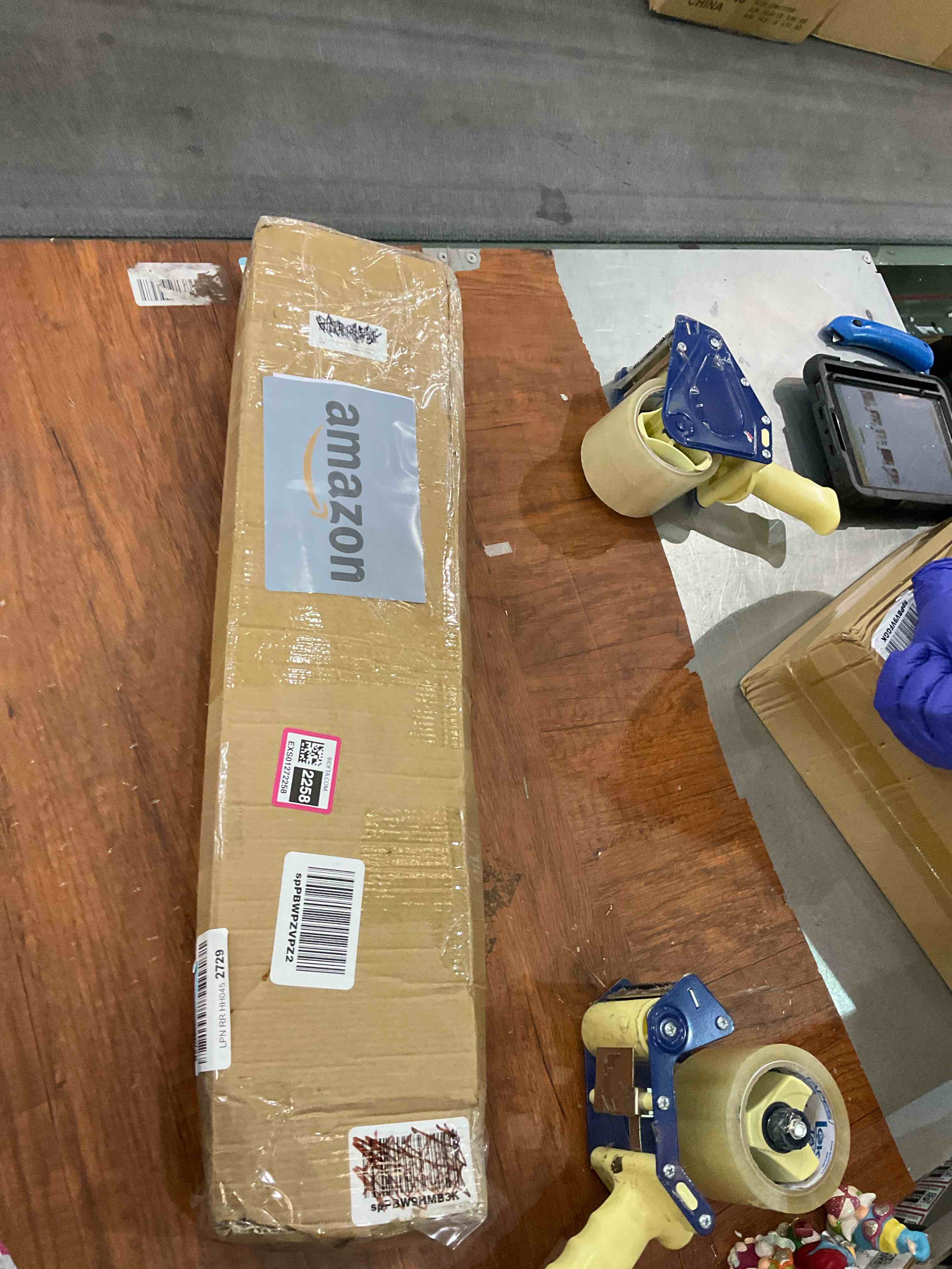 https://s3.amazonaws.com/lotting-images-prod/BargainHunt/EXS01272258_1712597793758.jpeg