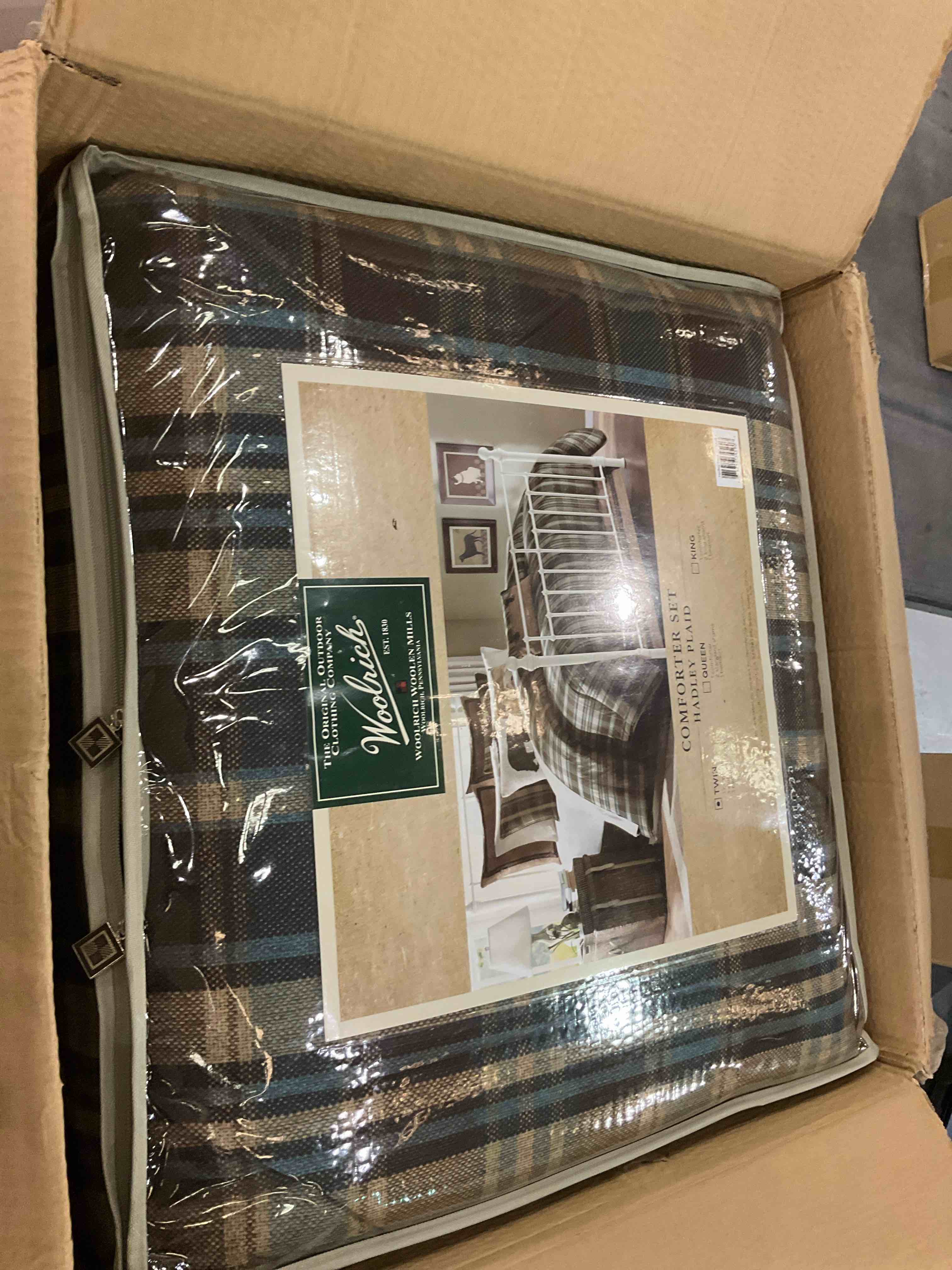 https://s3.amazonaws.com/lotting-images-prod/BargainHunt/EXS01272364_1712687727477.jpeg