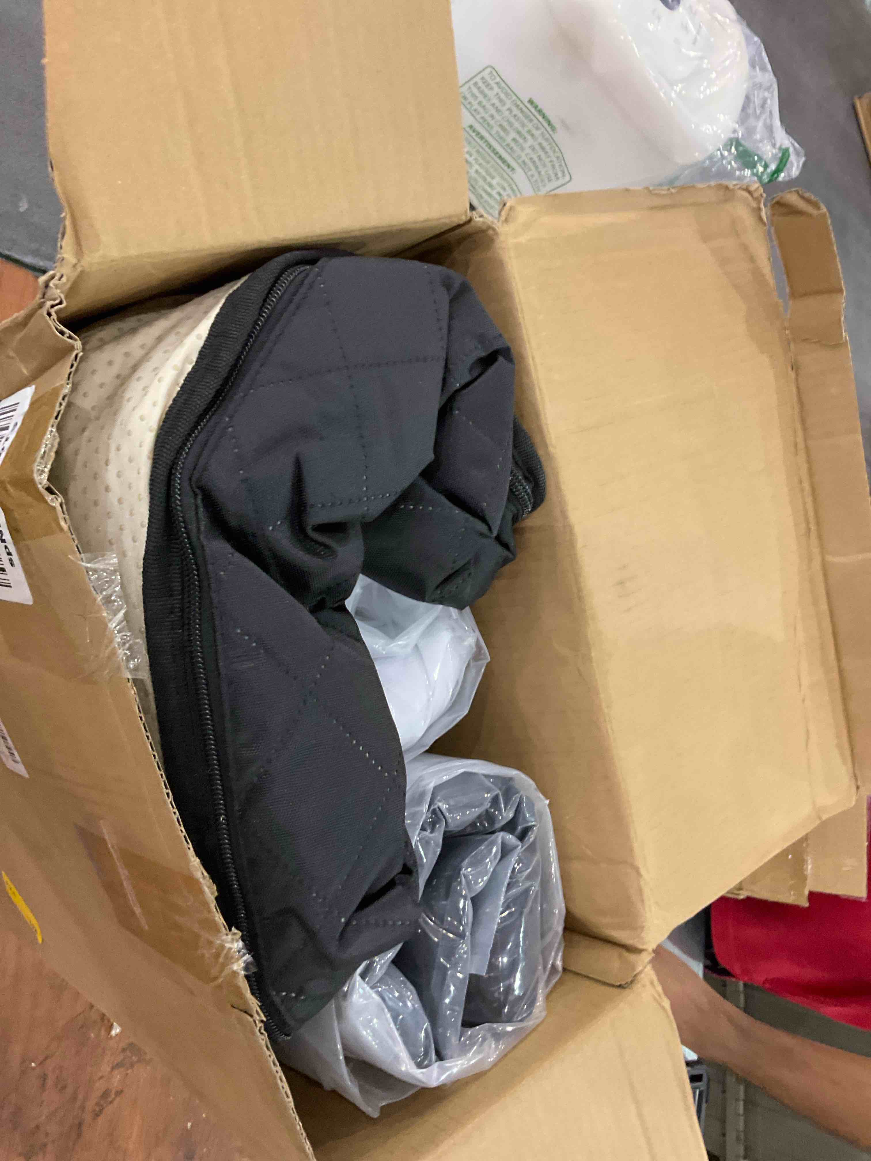 https://s3.amazonaws.com/lotting-images-prod/BargainHunt/EXS01272405_1712753412417.jpeg