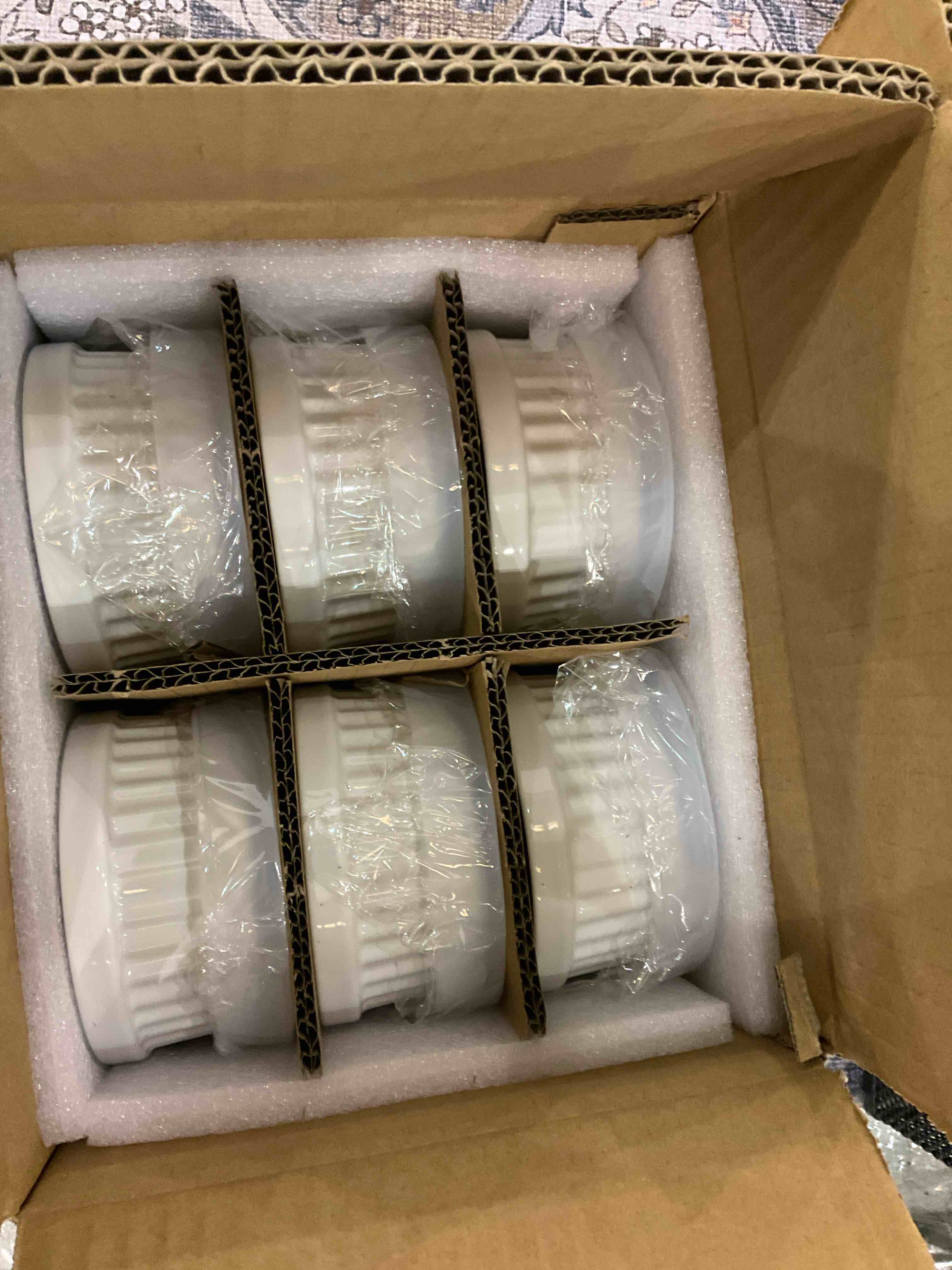 LE TAUCI Ramekins with Lids, [2nd Gen] 4 oz Oven Safe Creme Brulee Ramekin Souffle Dishes with Covers, Stackable Ceramic Bowls for Baking, Pudding, Serving Dip, Custard, Ice Cream, Set of 6, White