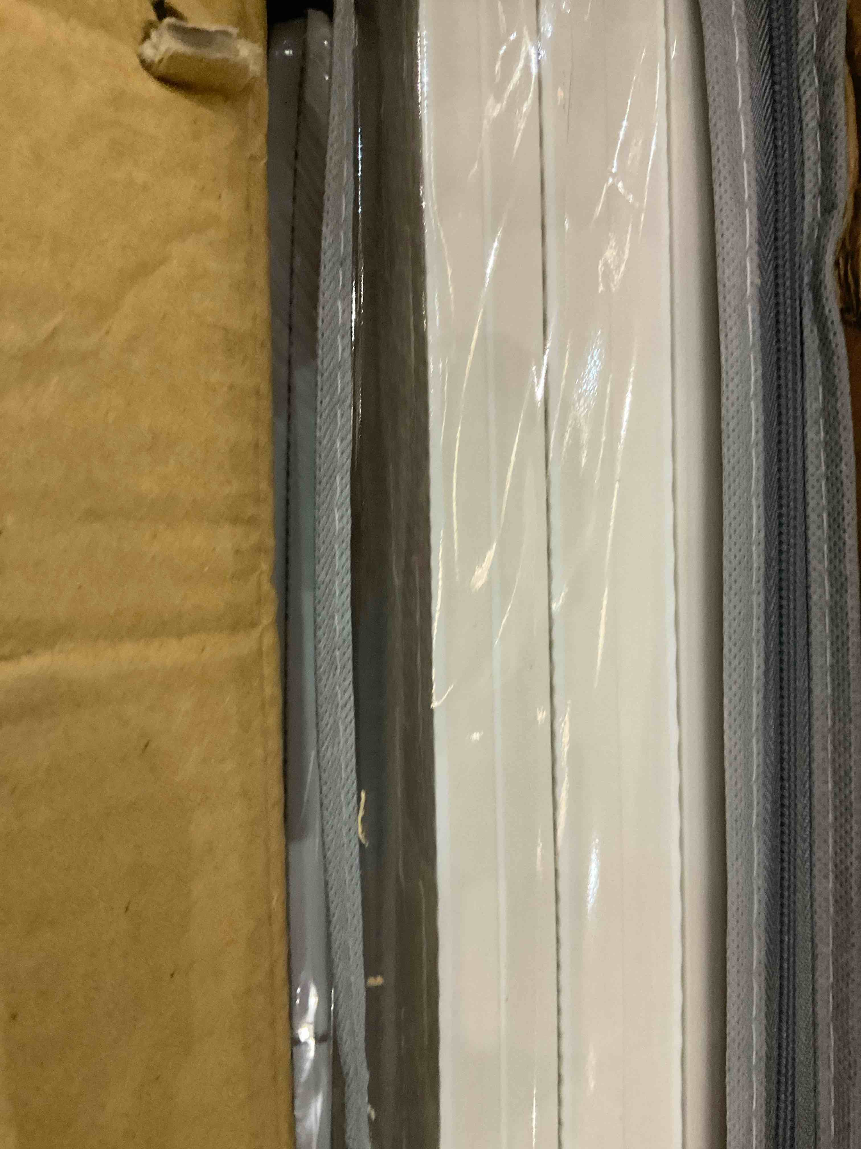 https://s3.amazonaws.com/lotting-images-prod/BargainHunt/EXS01273128_1712159666332.jpeg