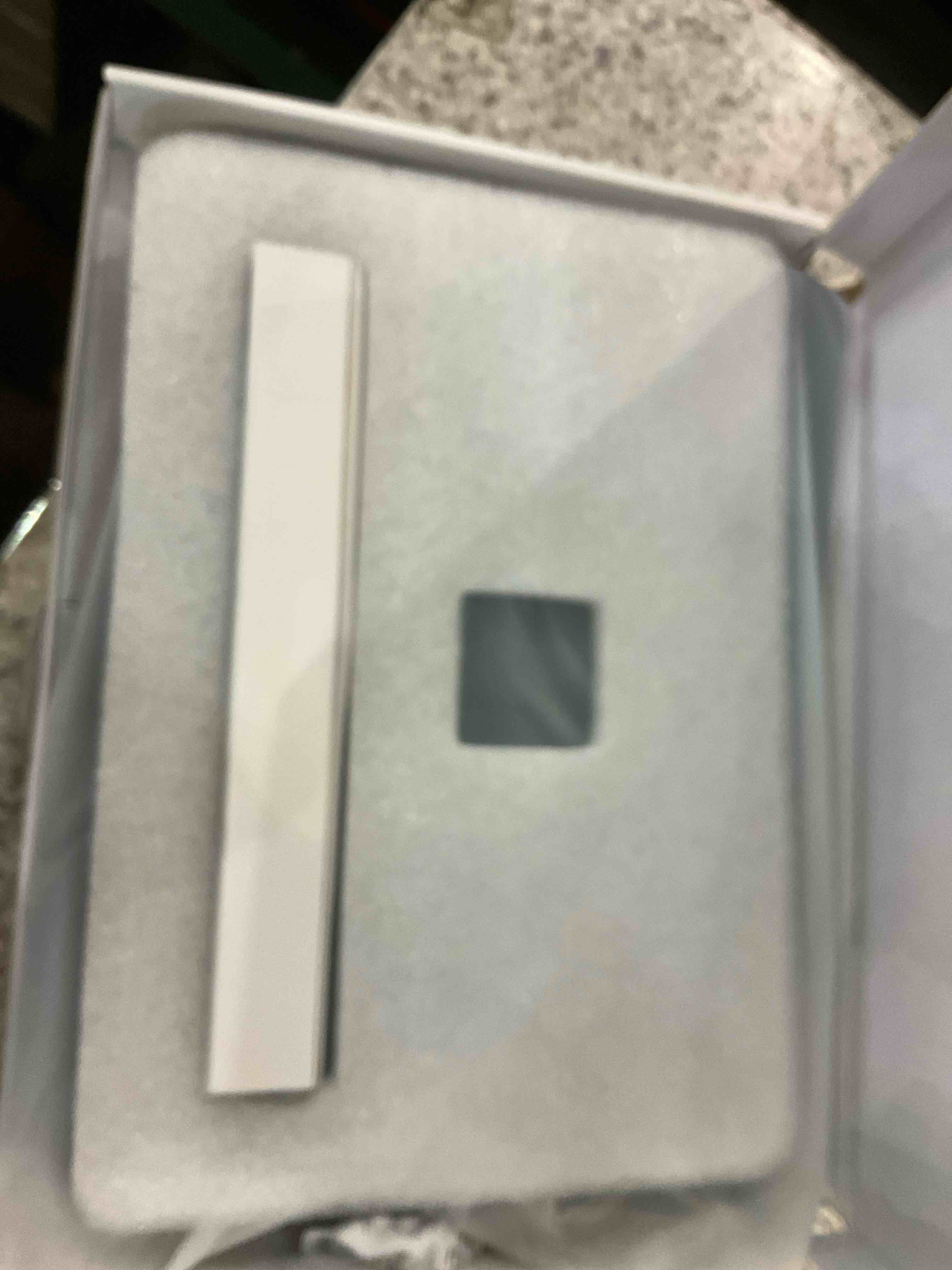https://s3.amazonaws.com/lotting-images-prod/BargainHunt/EXS01273246_1712258122398.jpeg