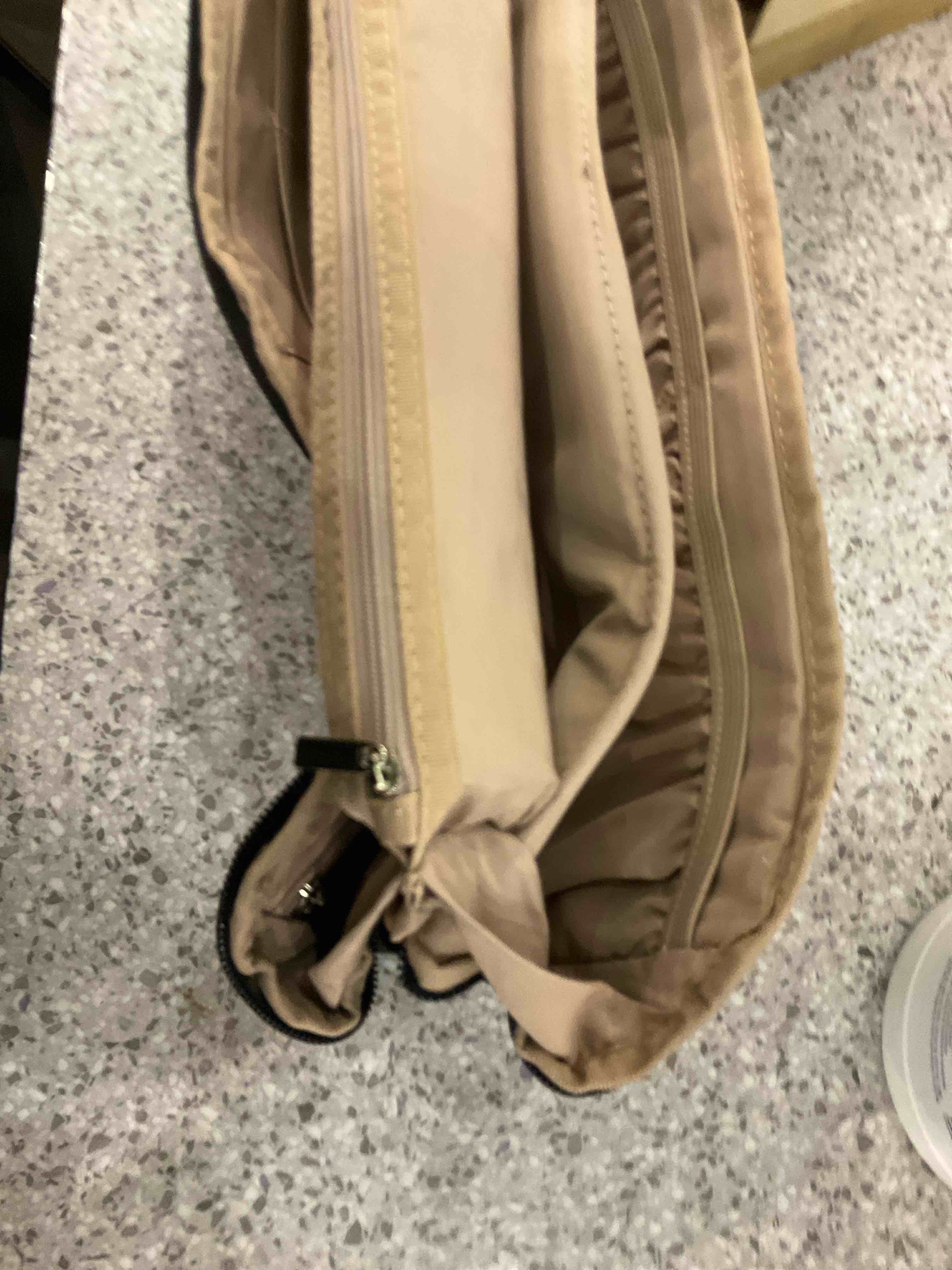 https://s3.amazonaws.com/lotting-images-prod/BargainHunt/EXS01273254_1712316944842.jpeg