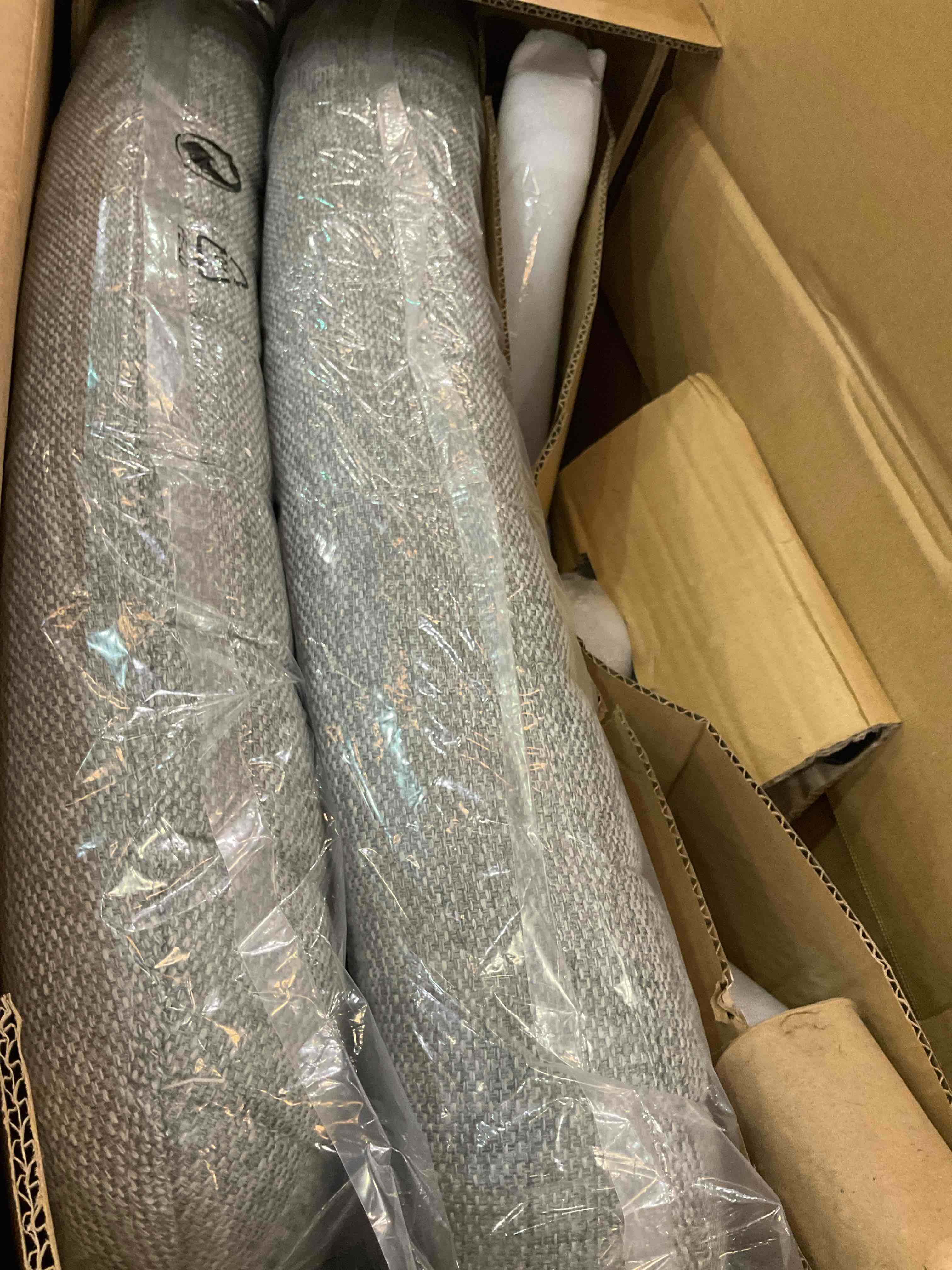 https://s3.amazonaws.com/lotting-images-prod/BargainHunt/EXS01273583_1711731027276.jpeg