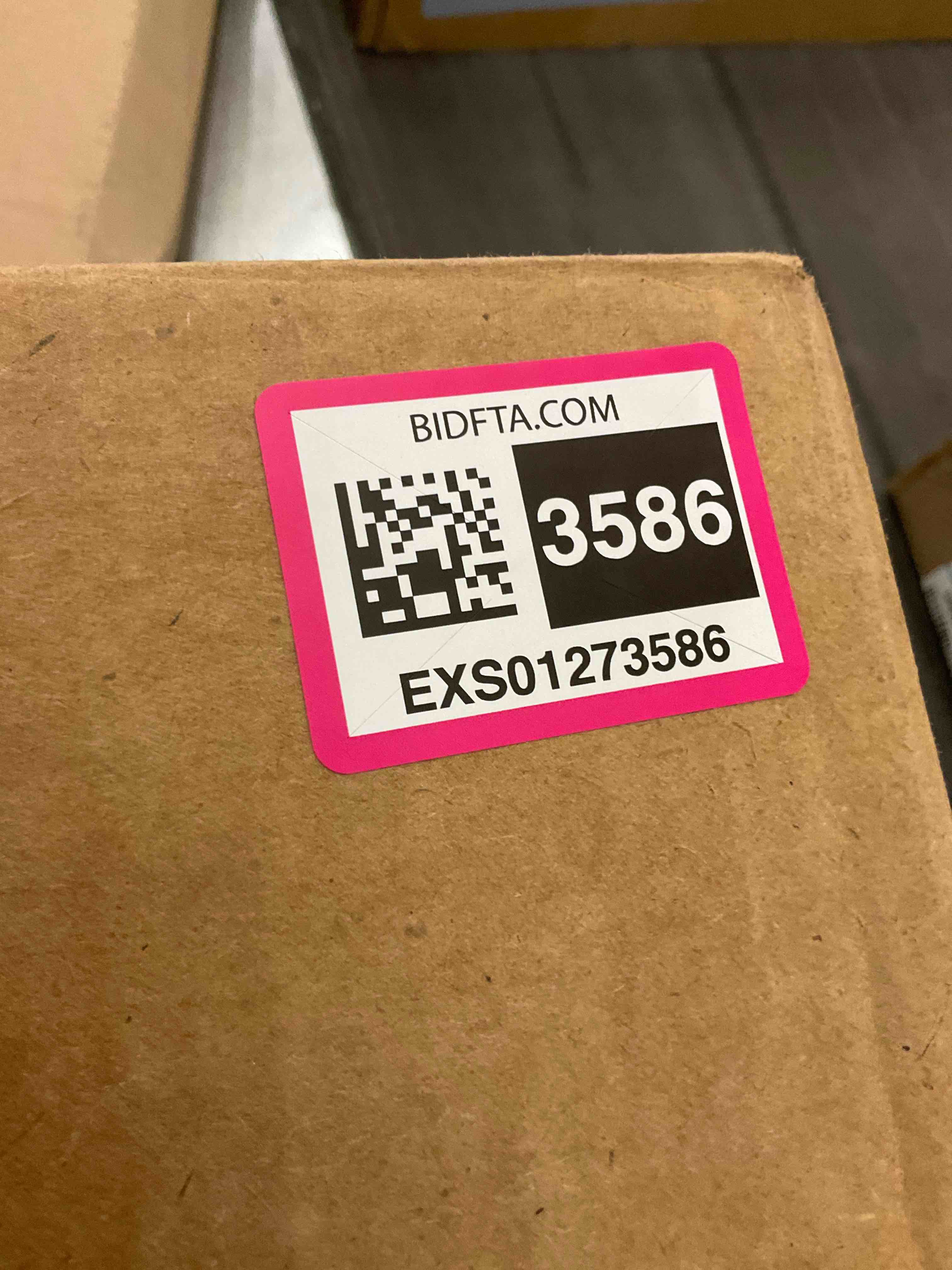 https://s3.amazonaws.com/lotting-images-prod/BargainHunt/EXS01273586_1711731319667.jpeg