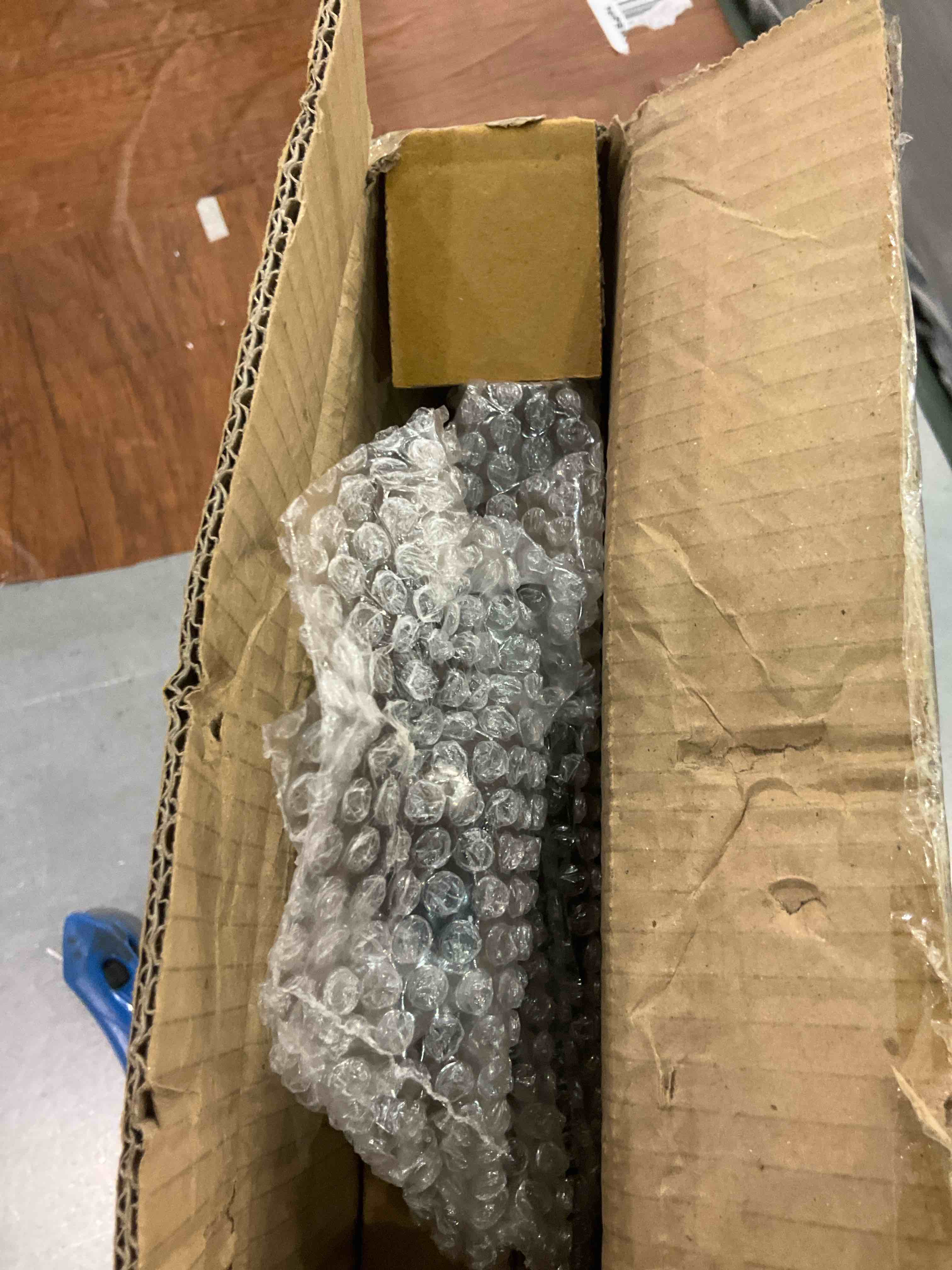 https://s3.amazonaws.com/lotting-images-prod/BargainHunt/EXS01273691_1712060472889.jpeg