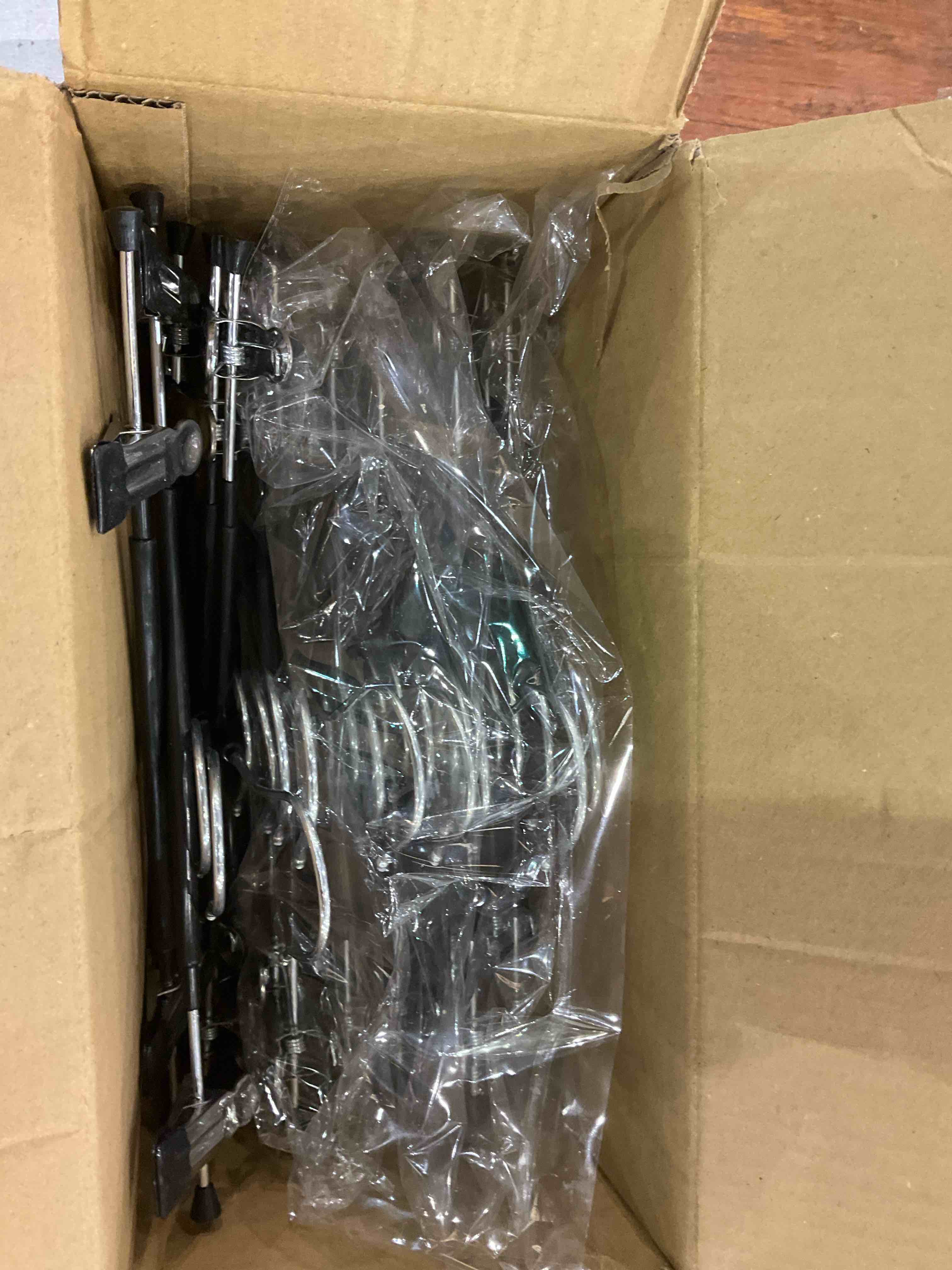 https://s3.amazonaws.com/lotting-images-prod/BargainHunt/EXS01273999_1712319586416.jpeg