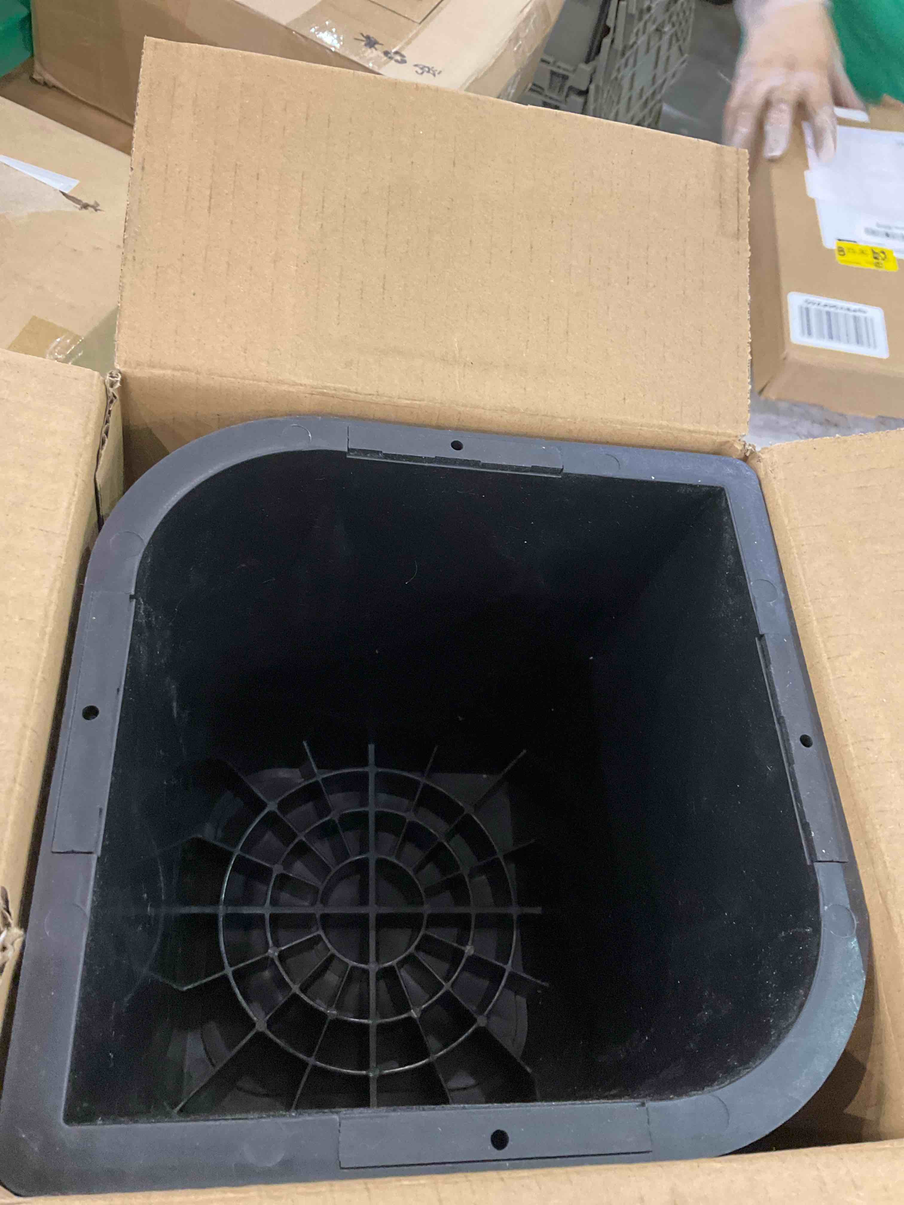 https://s3.amazonaws.com/lotting-images-prod/BargainHunt/EXS01274026_1711462386726.jpeg