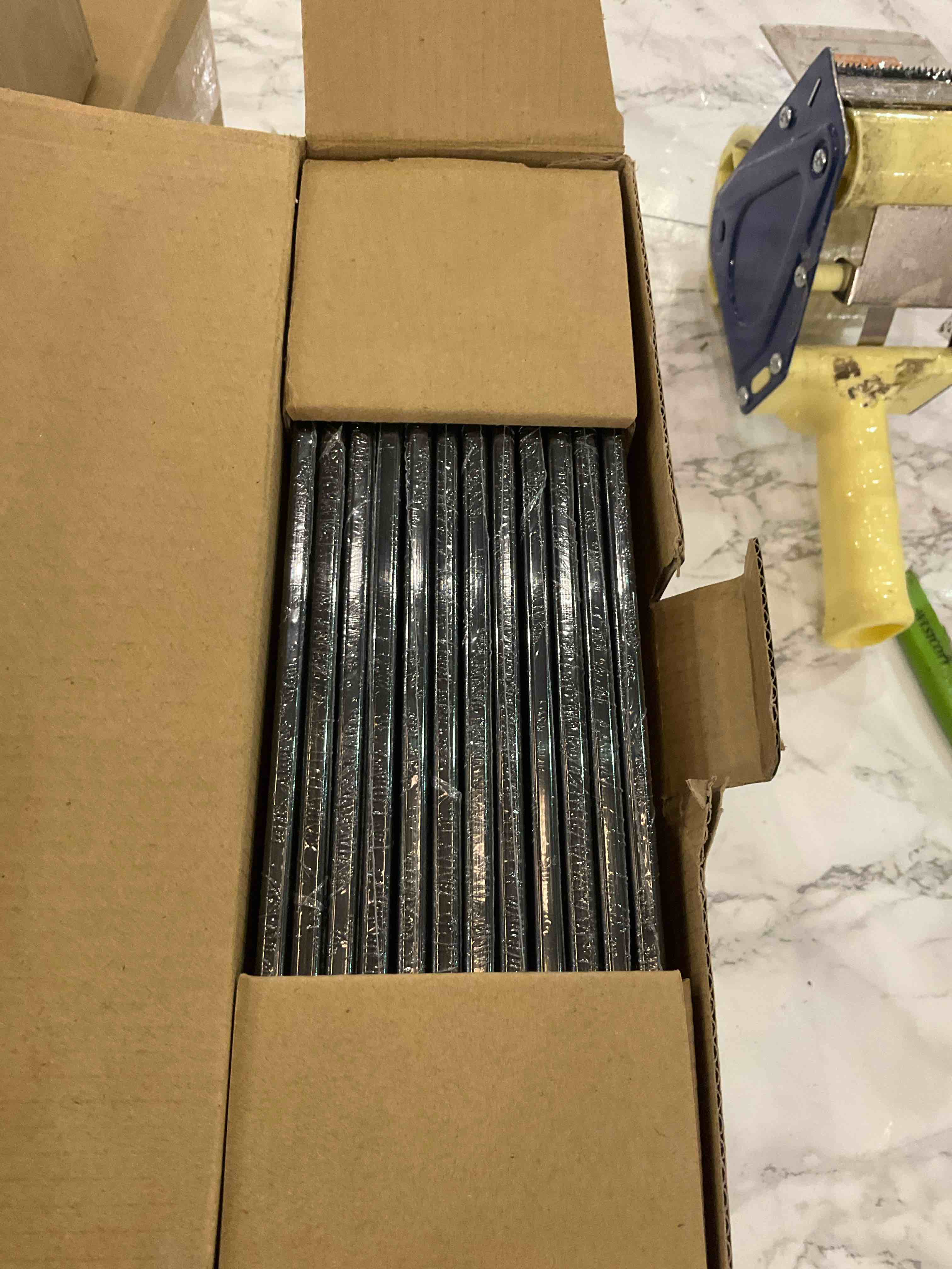 https://s3.amazonaws.com/lotting-images-prod/BargainHunt/EXS01274113_1711477695390.jpeg